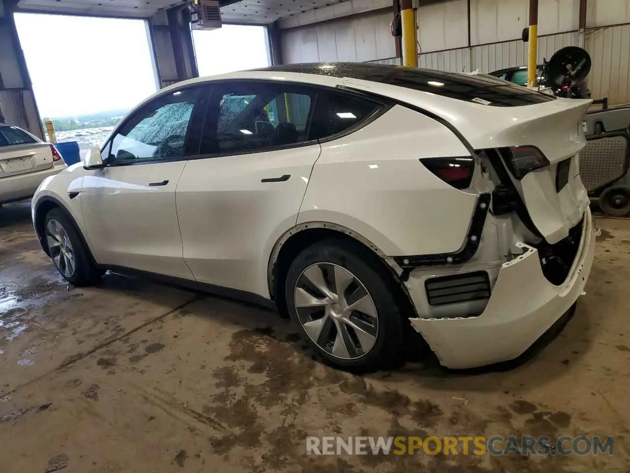 2 Photograph of a damaged car 7SAYGDEEXNA012904 TESLA MODEL Y 2022
