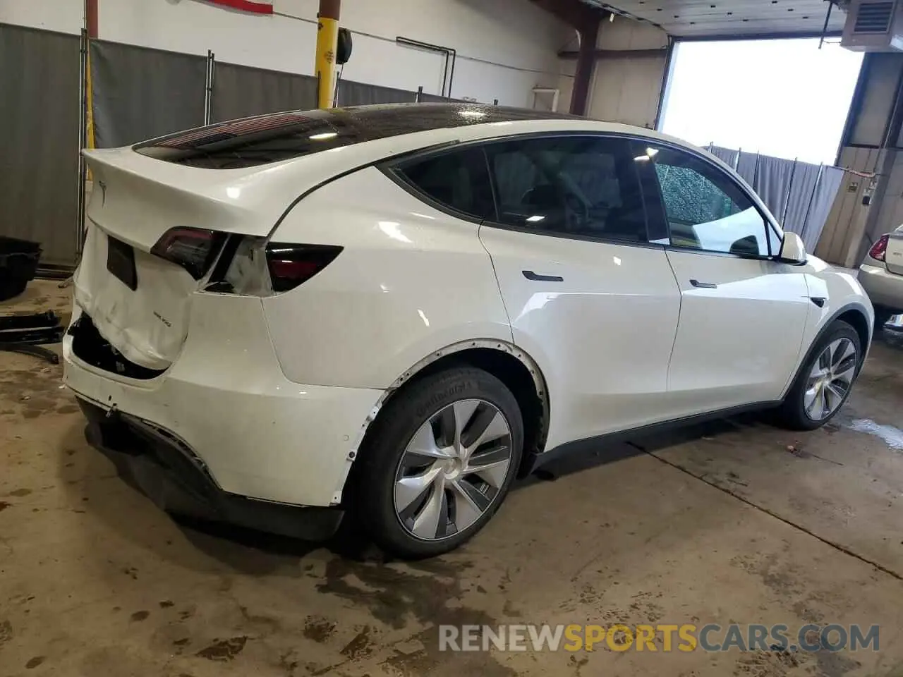 3 Photograph of a damaged car 7SAYGDEEXNA012904 TESLA MODEL Y 2022