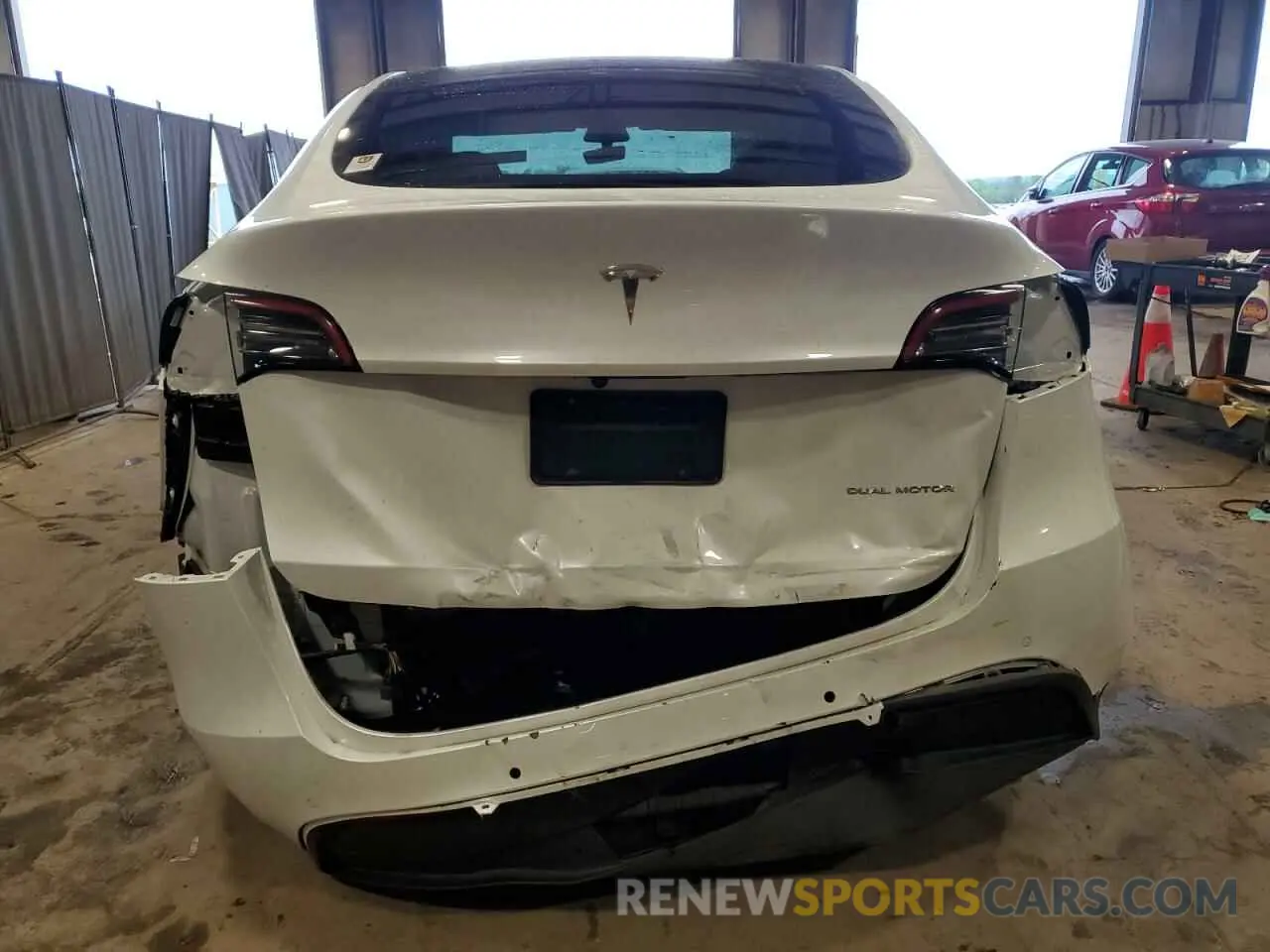 6 Photograph of a damaged car 7SAYGDEEXNA012904 TESLA MODEL Y 2022