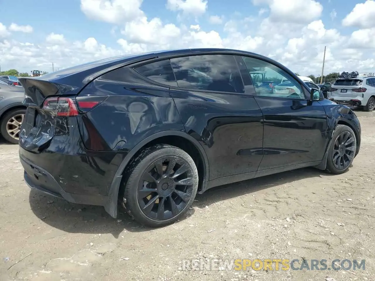 3 Photograph of a damaged car 7SAYGDEEXNA013681 TESLA MODEL Y 2022