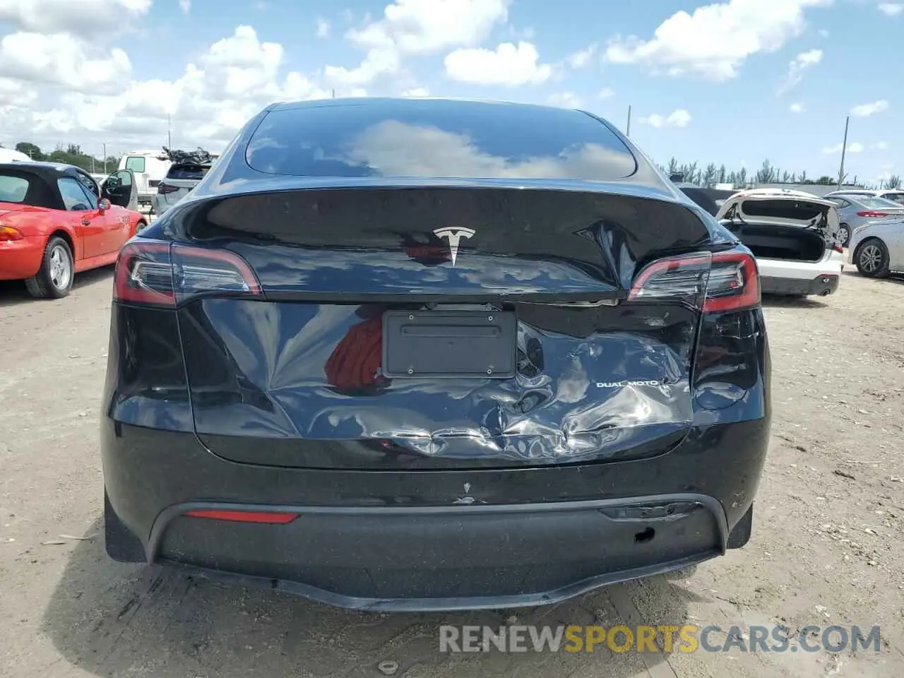 6 Photograph of a damaged car 7SAYGDEEXNA013681 TESLA MODEL Y 2022