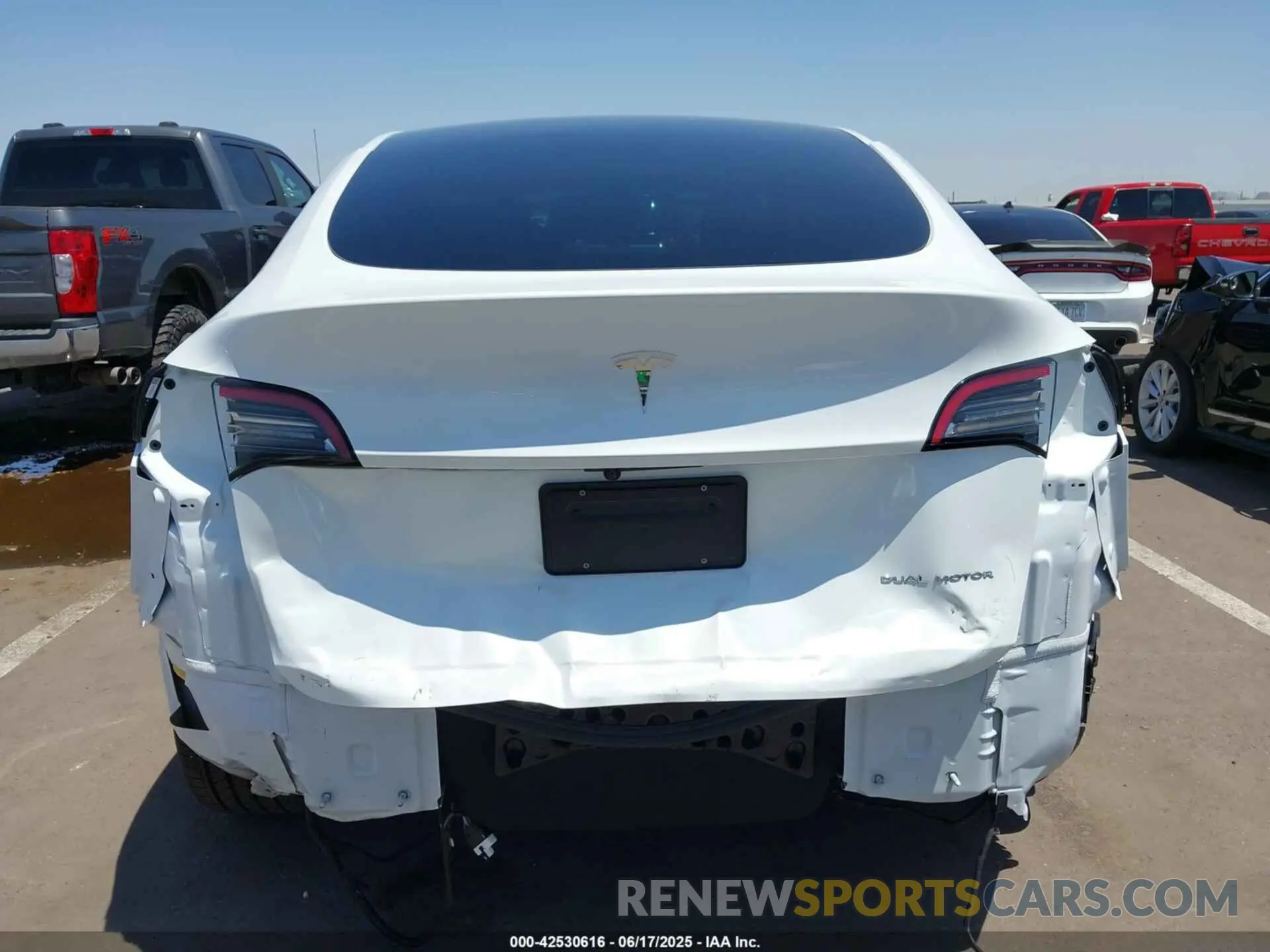 15 Photograph of a damaged car 7SAYGDEEXNA014247 TESLA MODEL Y 2022