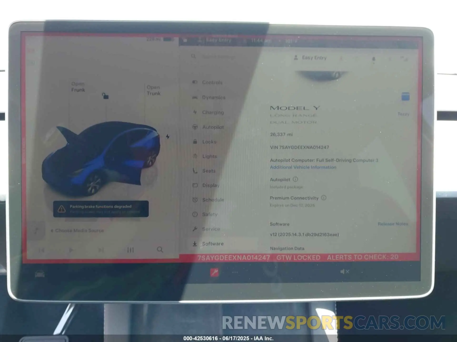 17 Photograph of a damaged car 7SAYGDEEXNA014247 TESLA MODEL Y 2022