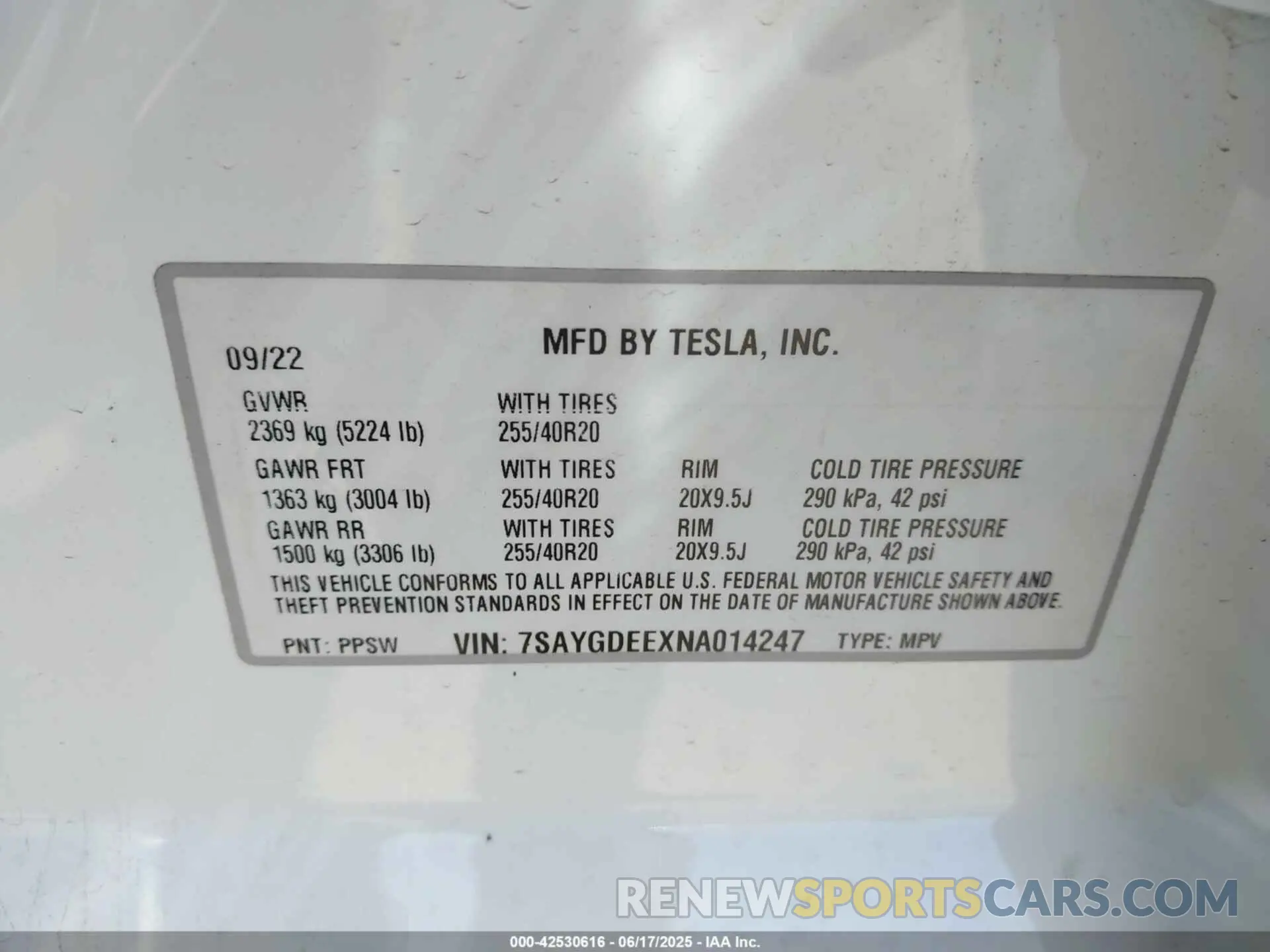 9 Photograph of a damaged car 7SAYGDEEXNA014247 TESLA MODEL Y 2022