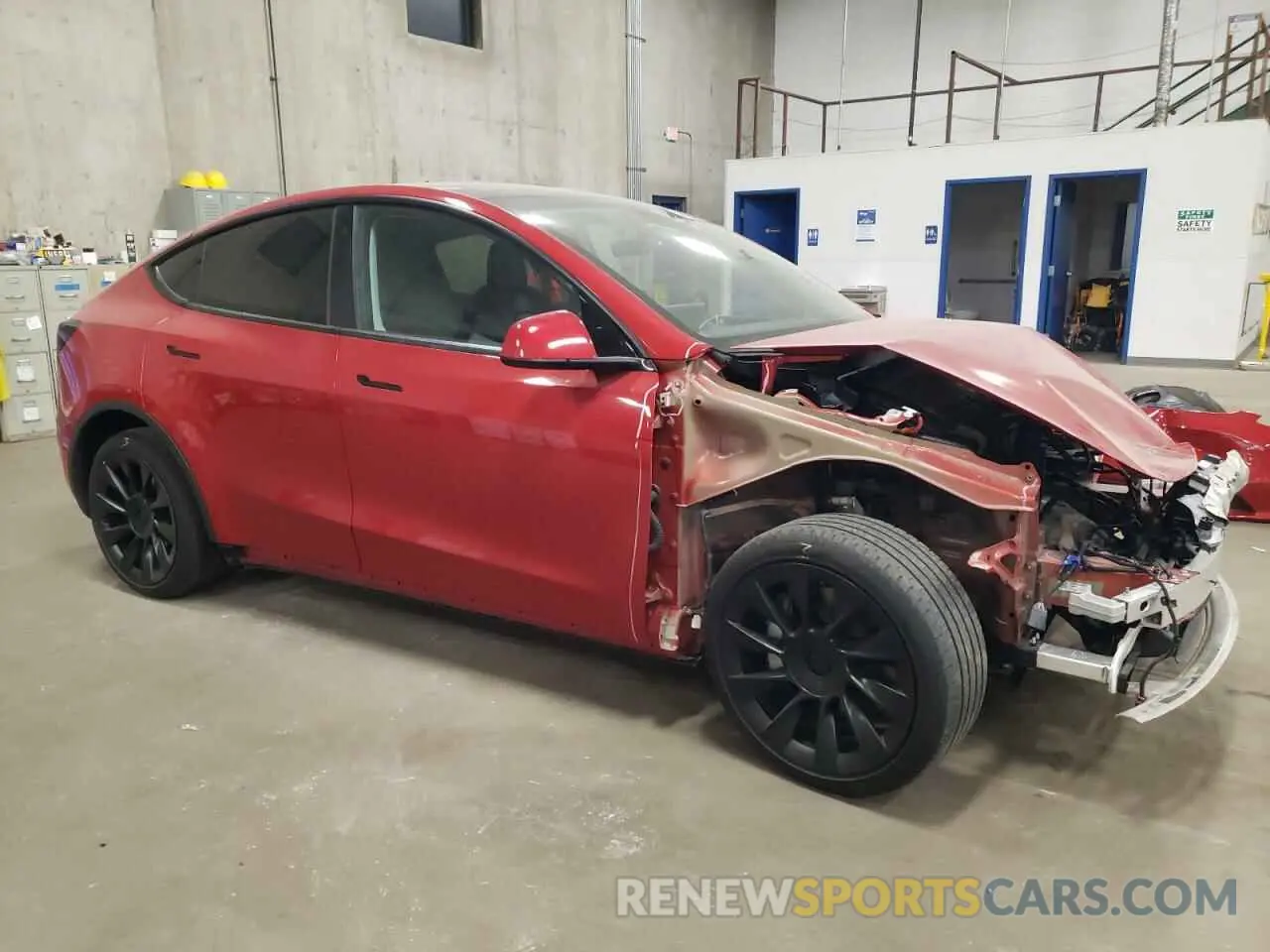 4 Photograph of a damaged car 7SAYGDEEXNA018475 TESLA MODEL Y 2022