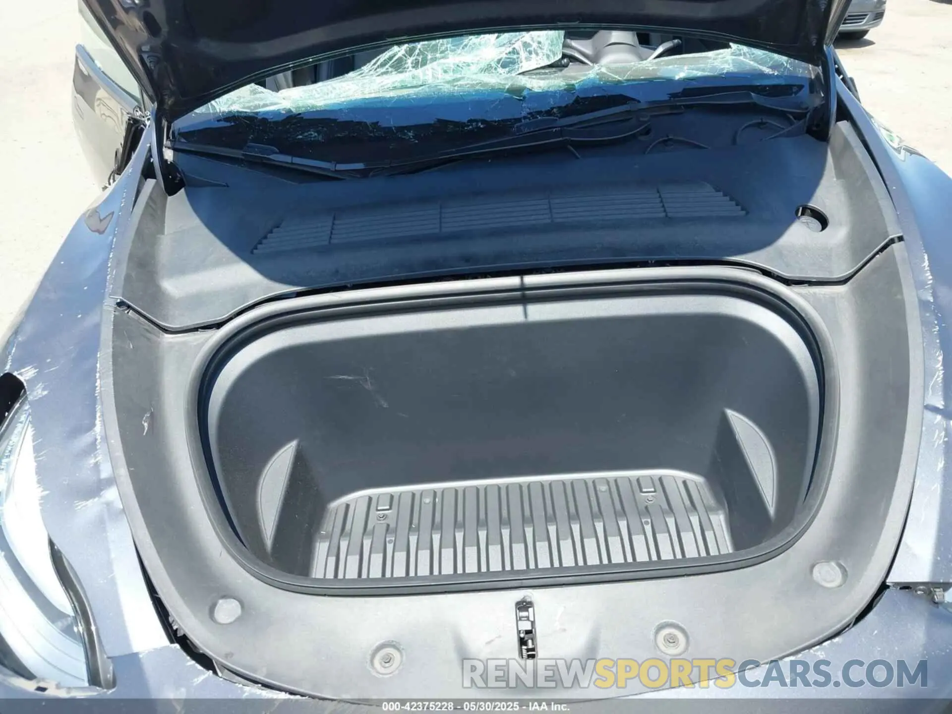 10 Photograph of a damaged car 7SAYGDEEXNF351701 TESLA MODEL Y 2022