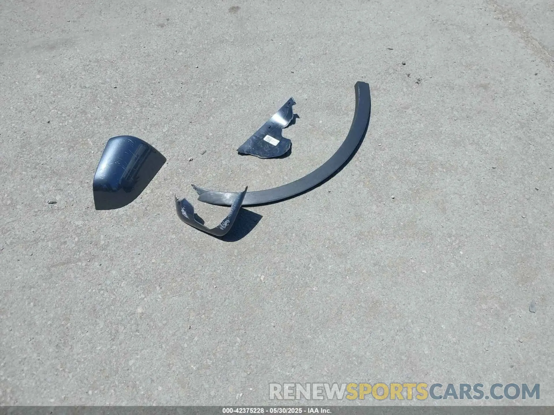 11 Photograph of a damaged car 7SAYGDEEXNF351701 TESLA MODEL Y 2022