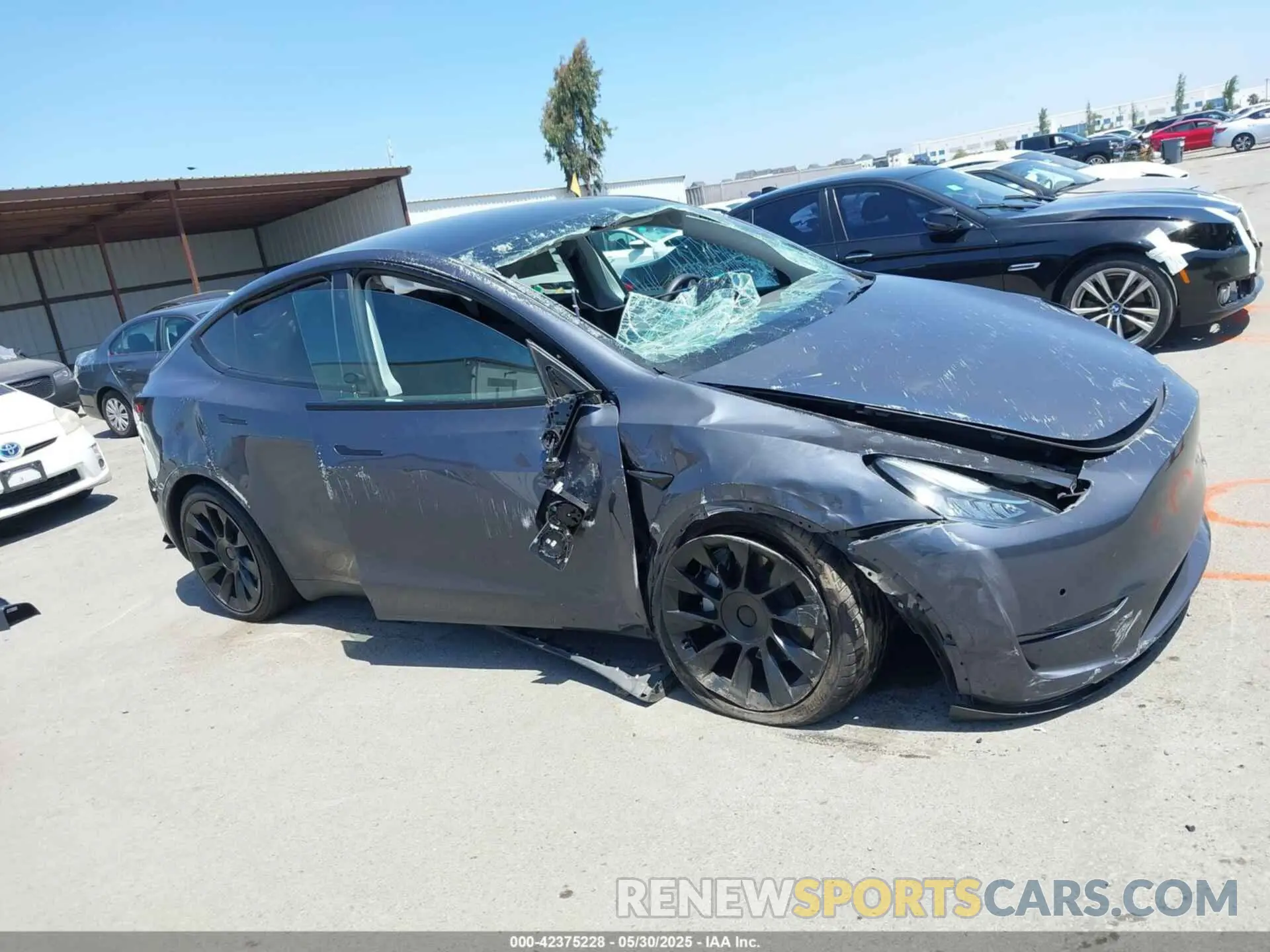 13 Photograph of a damaged car 7SAYGDEEXNF351701 TESLA MODEL Y 2022