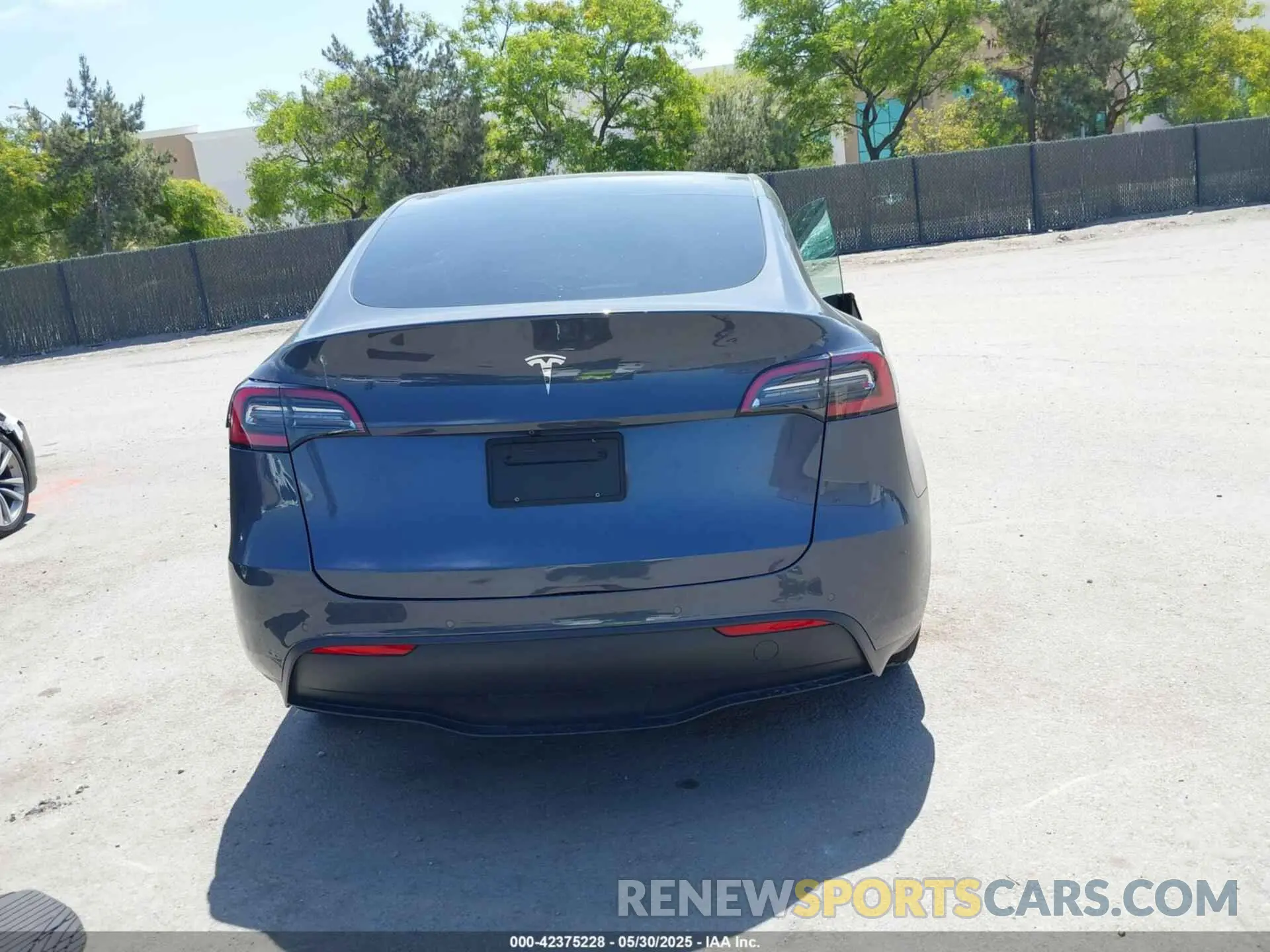 16 Photograph of a damaged car 7SAYGDEEXNF351701 TESLA MODEL Y 2022