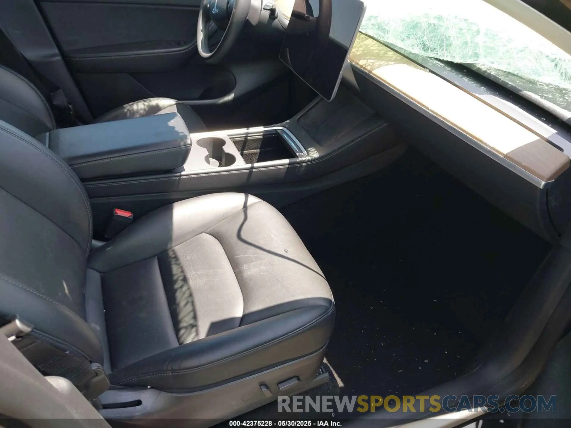 5 Photograph of a damaged car 7SAYGDEEXNF351701 TESLA MODEL Y 2022