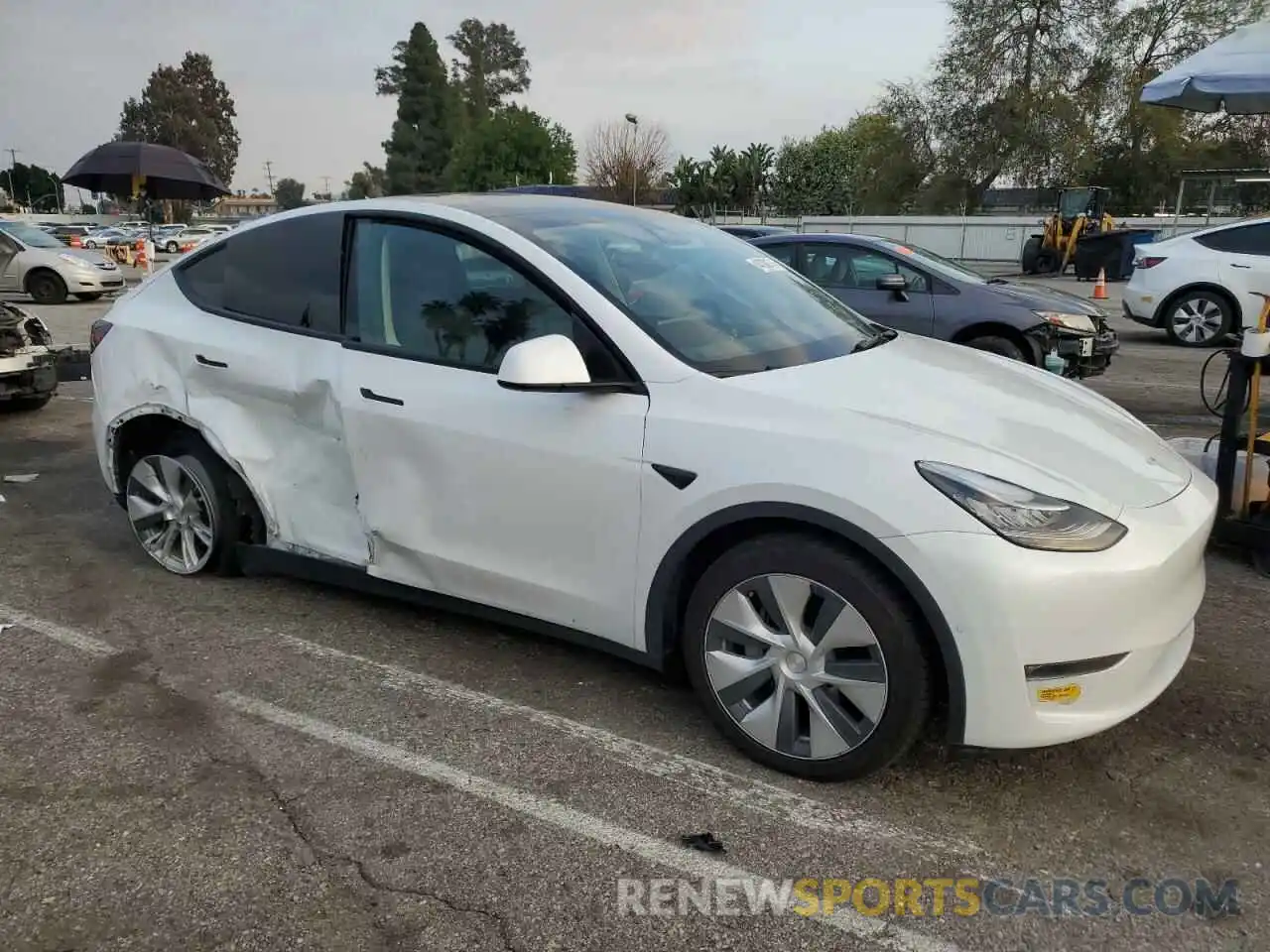 4 Photograph of a damaged car 7SAYGDEEXNF356719 TESLA MODEL Y 2022