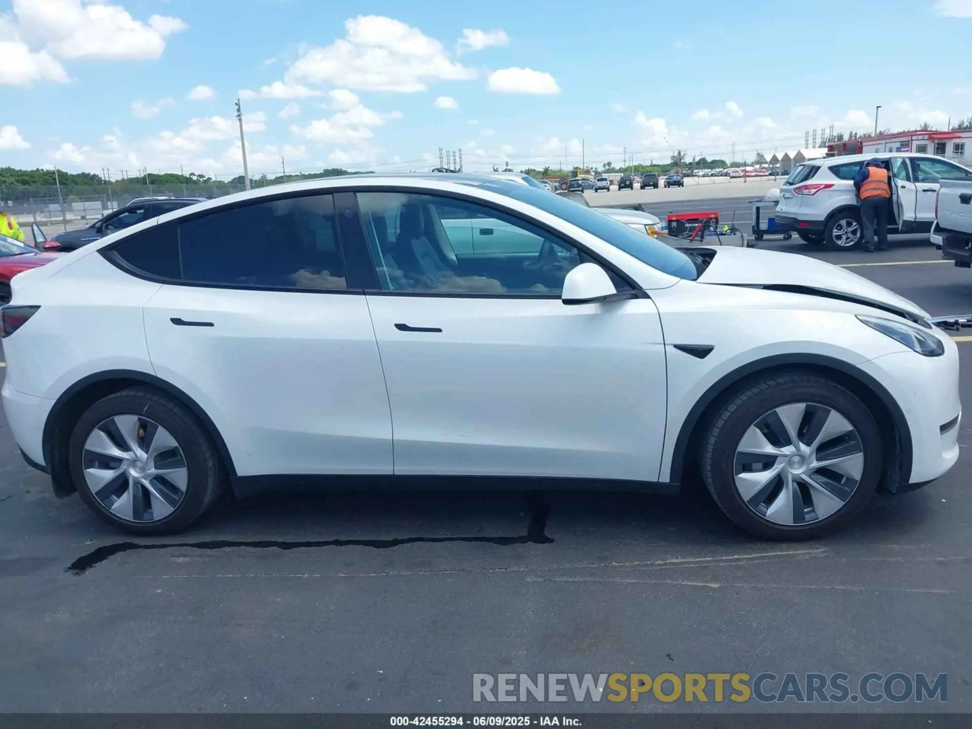 12 Photograph of a damaged car 7SAYGDEEXNF357160 TESLA MODEL Y 2022