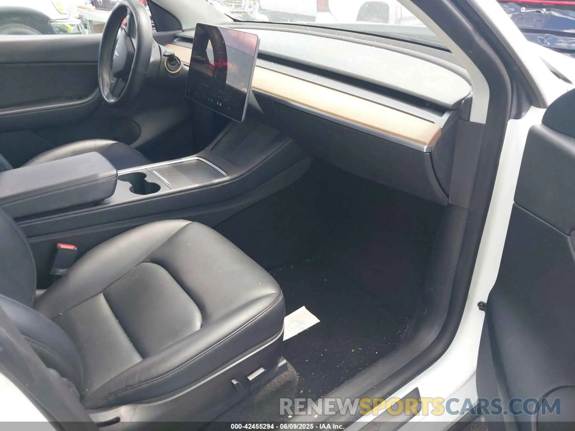 5 Photograph of a damaged car 7SAYGDEEXNF357160 TESLA MODEL Y 2022