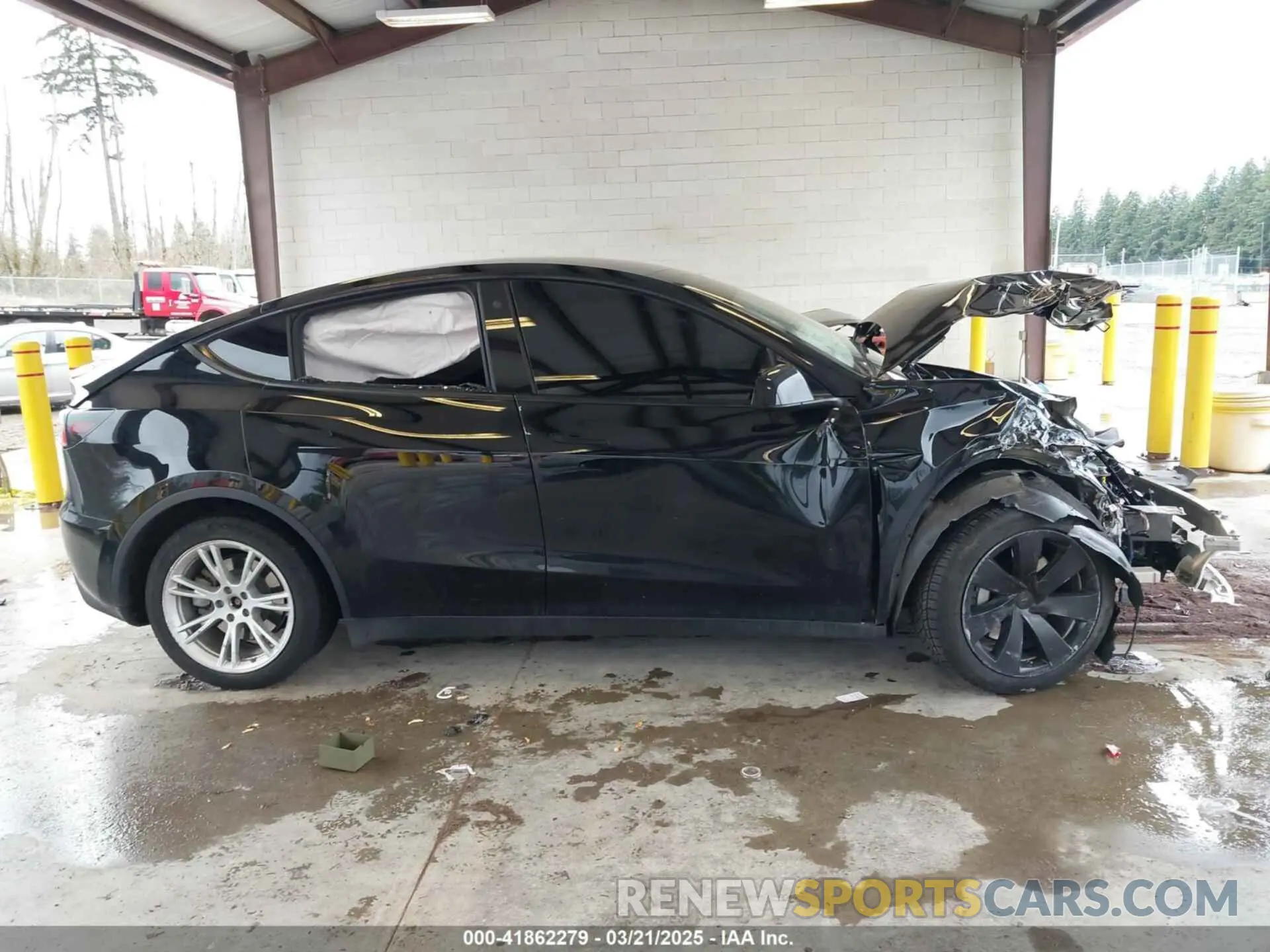13 Photograph of a damaged car 7SAYGDEEXNF363914 TESLA MODEL Y 2022