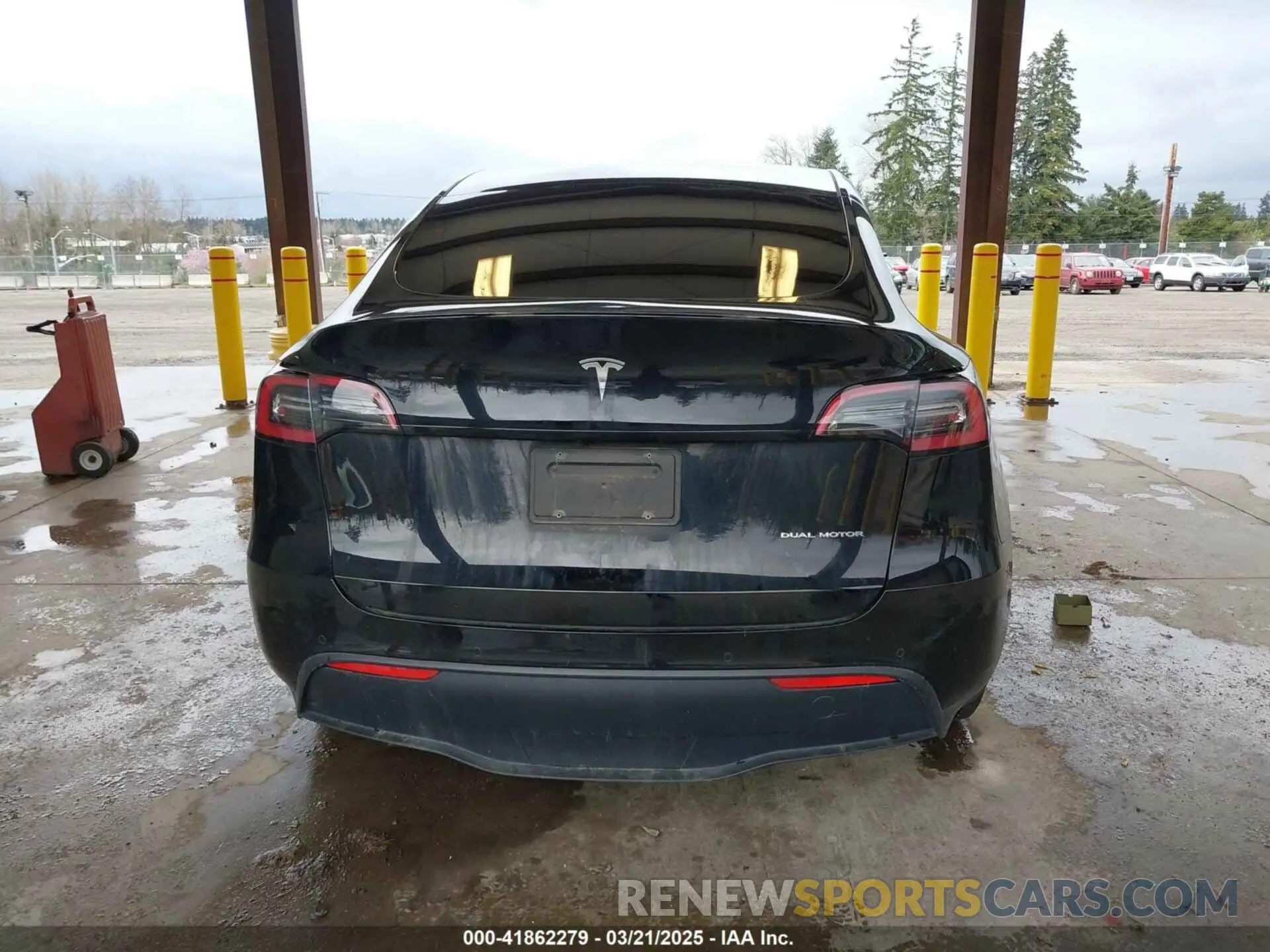 16 Photograph of a damaged car 7SAYGDEEXNF363914 TESLA MODEL Y 2022