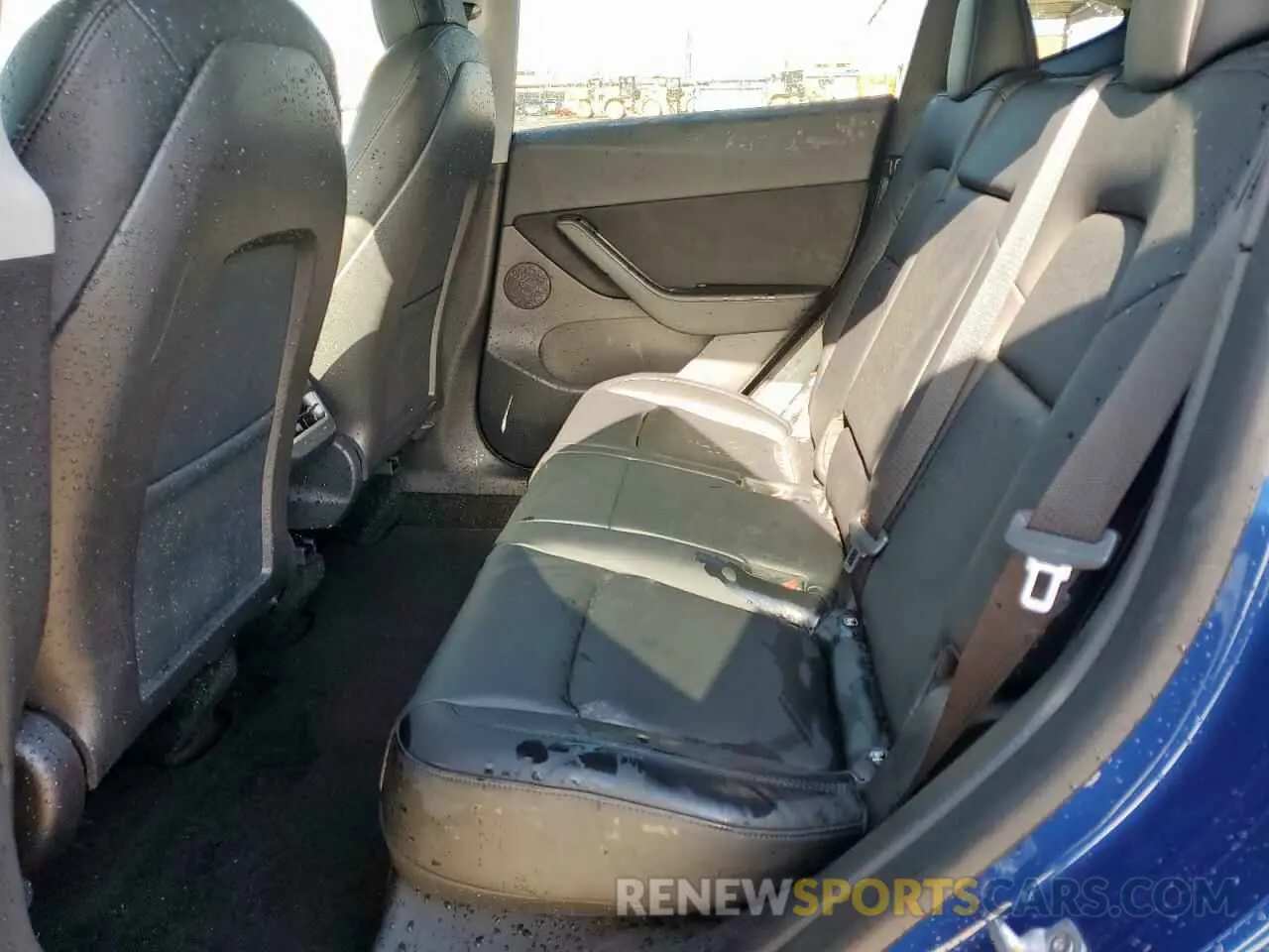 10 Photograph of a damaged car 7SAYGDEEXNF372693 TESLA MODEL Y 2022
