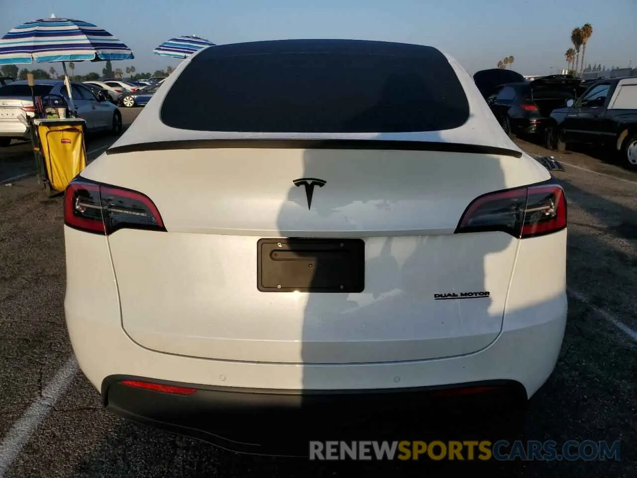 6 Photograph of a damaged car 7SAYGDEEXNF380521 TESLA MODEL Y 2022