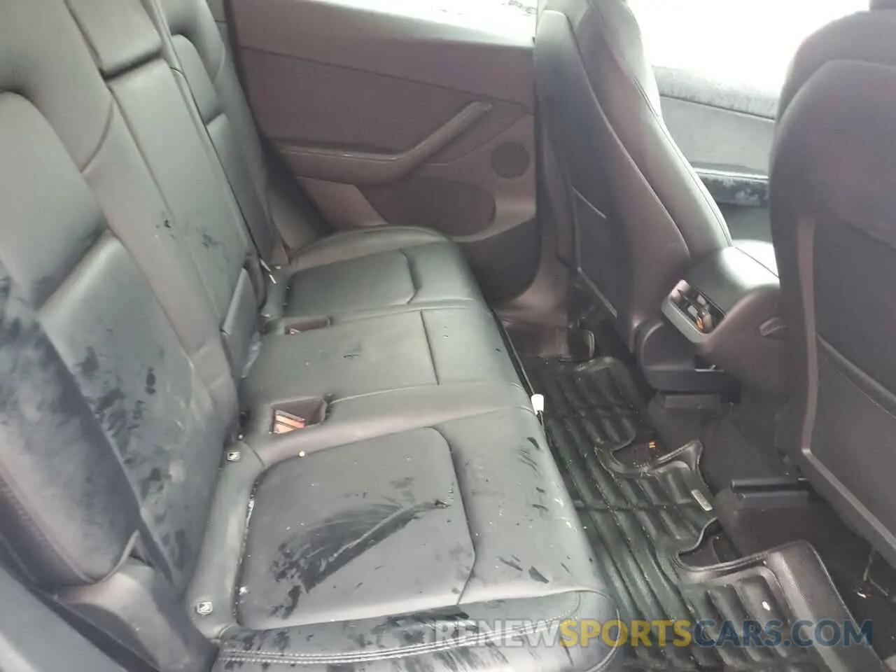 11 Photograph of a damaged car 7SAYGDEEXNF400511 TESLA MODEL Y 2022