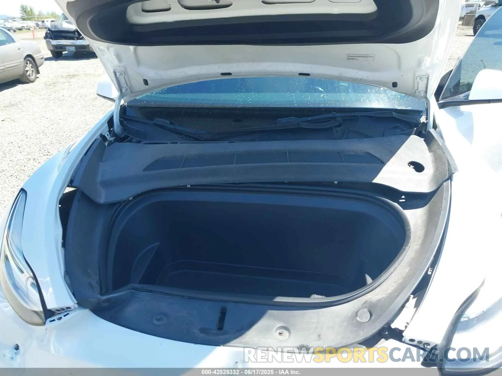 10 Photograph of a damaged car 7SAYGDEEXNF401870 TESLA MODEL Y 2022