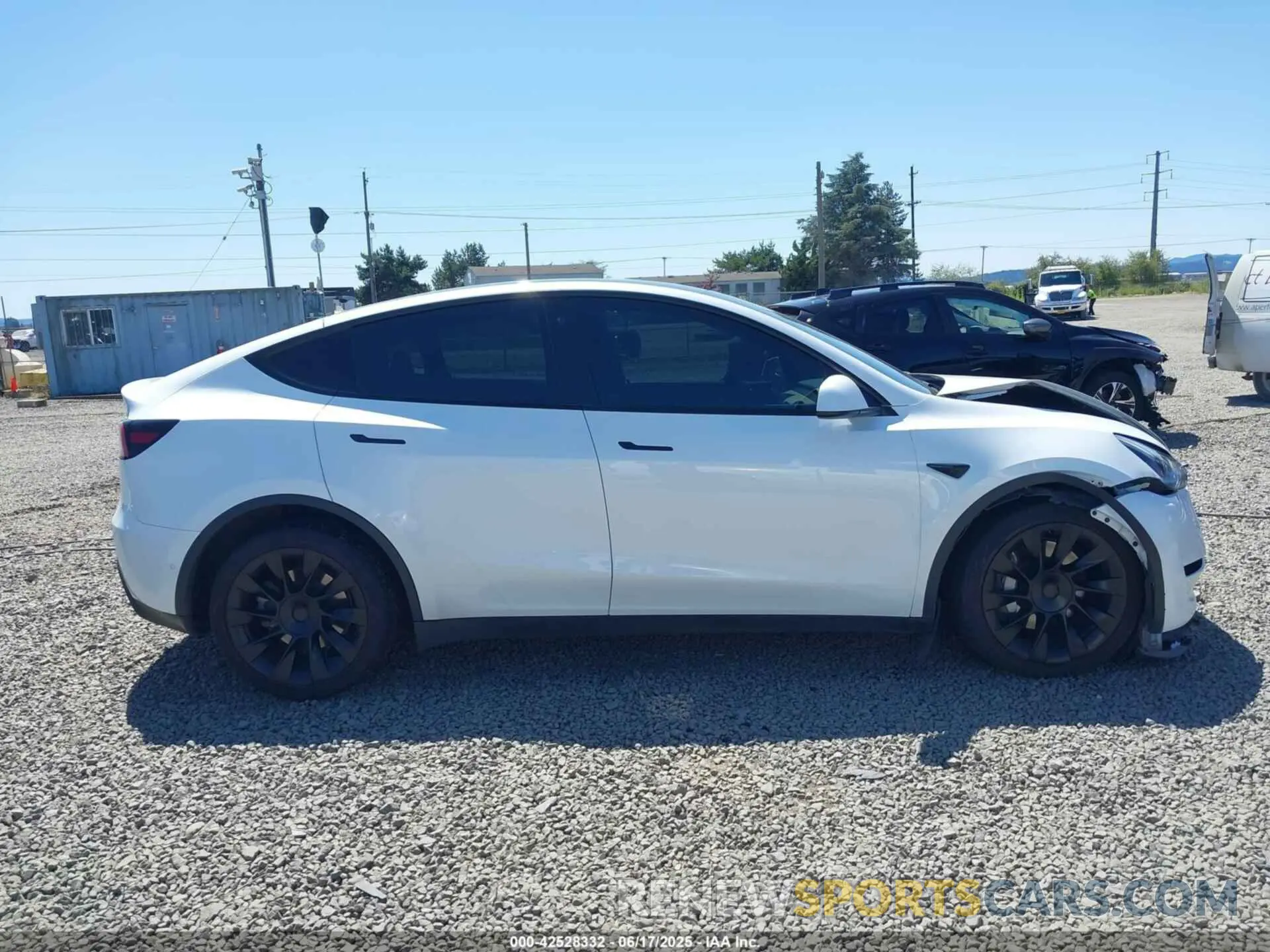 13 Photograph of a damaged car 7SAYGDEEXNF401870 TESLA MODEL Y 2022