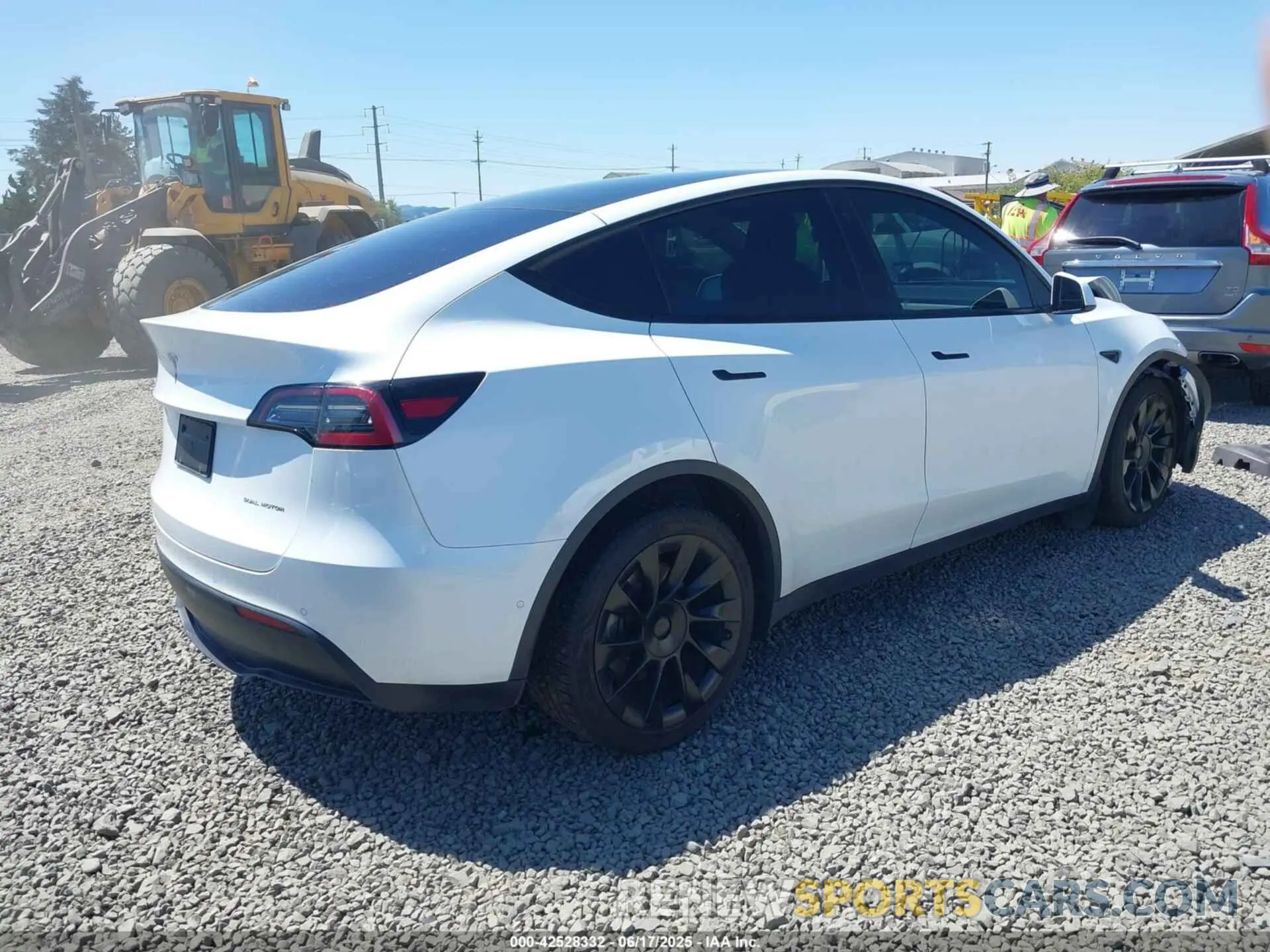 4 Photograph of a damaged car 7SAYGDEEXNF401870 TESLA MODEL Y 2022