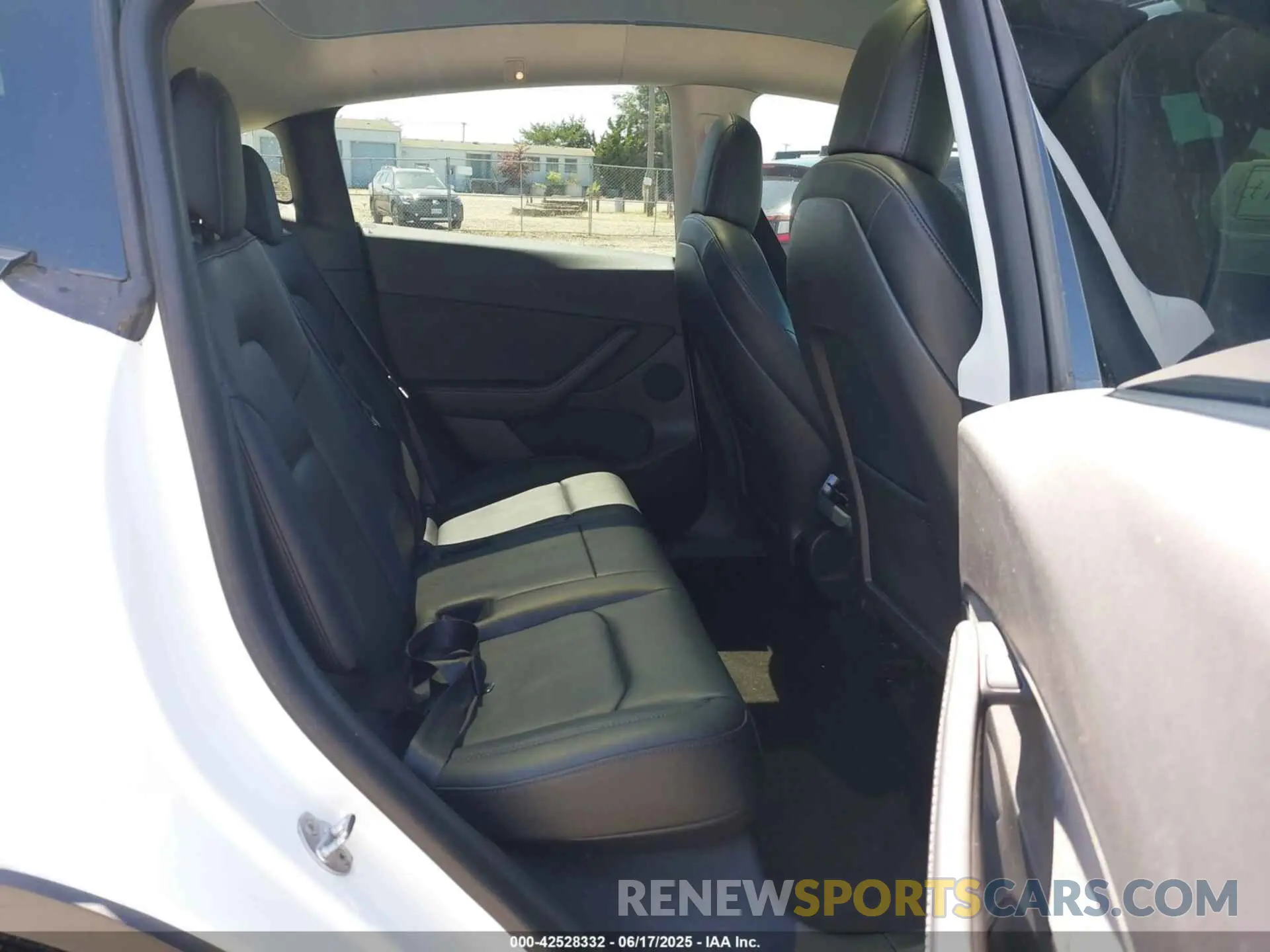 8 Photograph of a damaged car 7SAYGDEEXNF401870 TESLA MODEL Y 2022