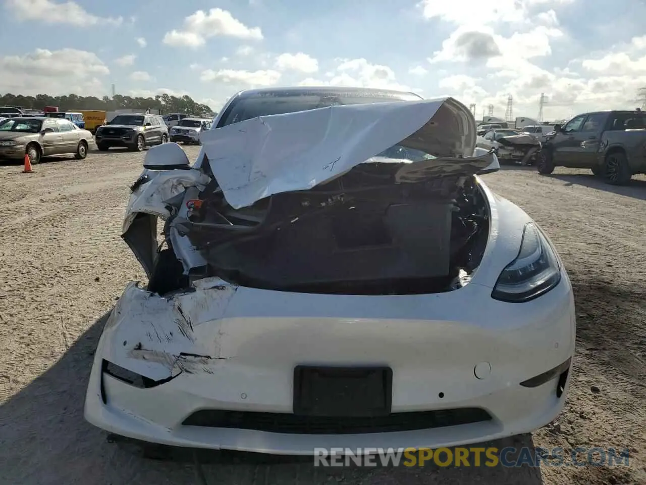 5 Photograph of a damaged car 7SAYGDEEXNF437882 TESLA MODEL Y 2022