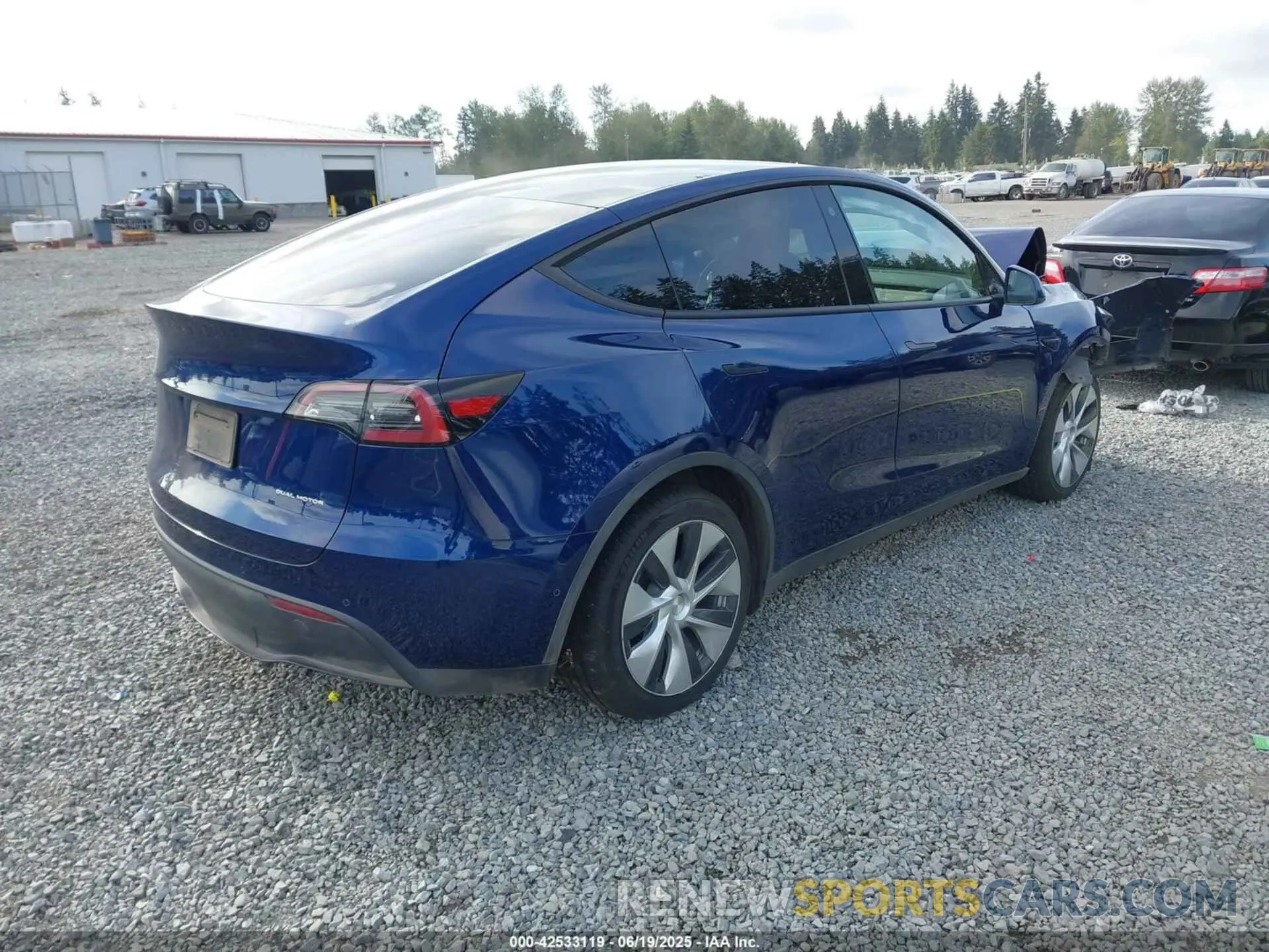 4 Photograph of a damaged car 7SAYGDEEXNF507123 TESLA MODEL Y 2022