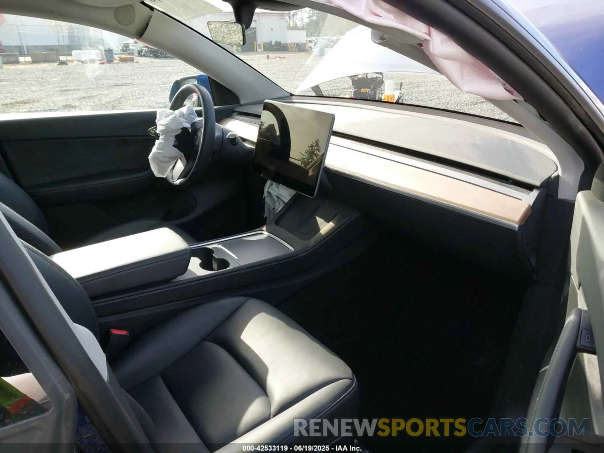 5 Photograph of a damaged car 7SAYGDEEXNF507123 TESLA MODEL Y 2022