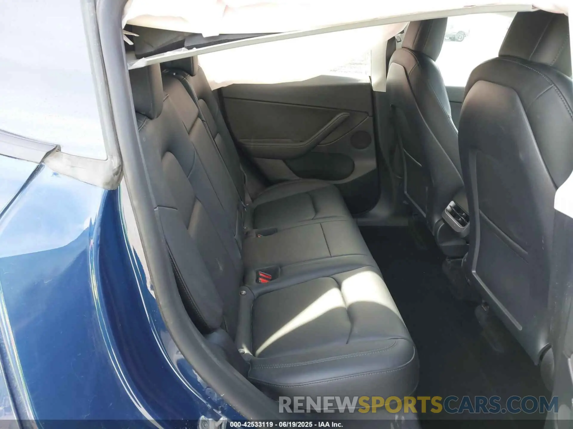 8 Photograph of a damaged car 7SAYGDEEXNF507123 TESLA MODEL Y 2022