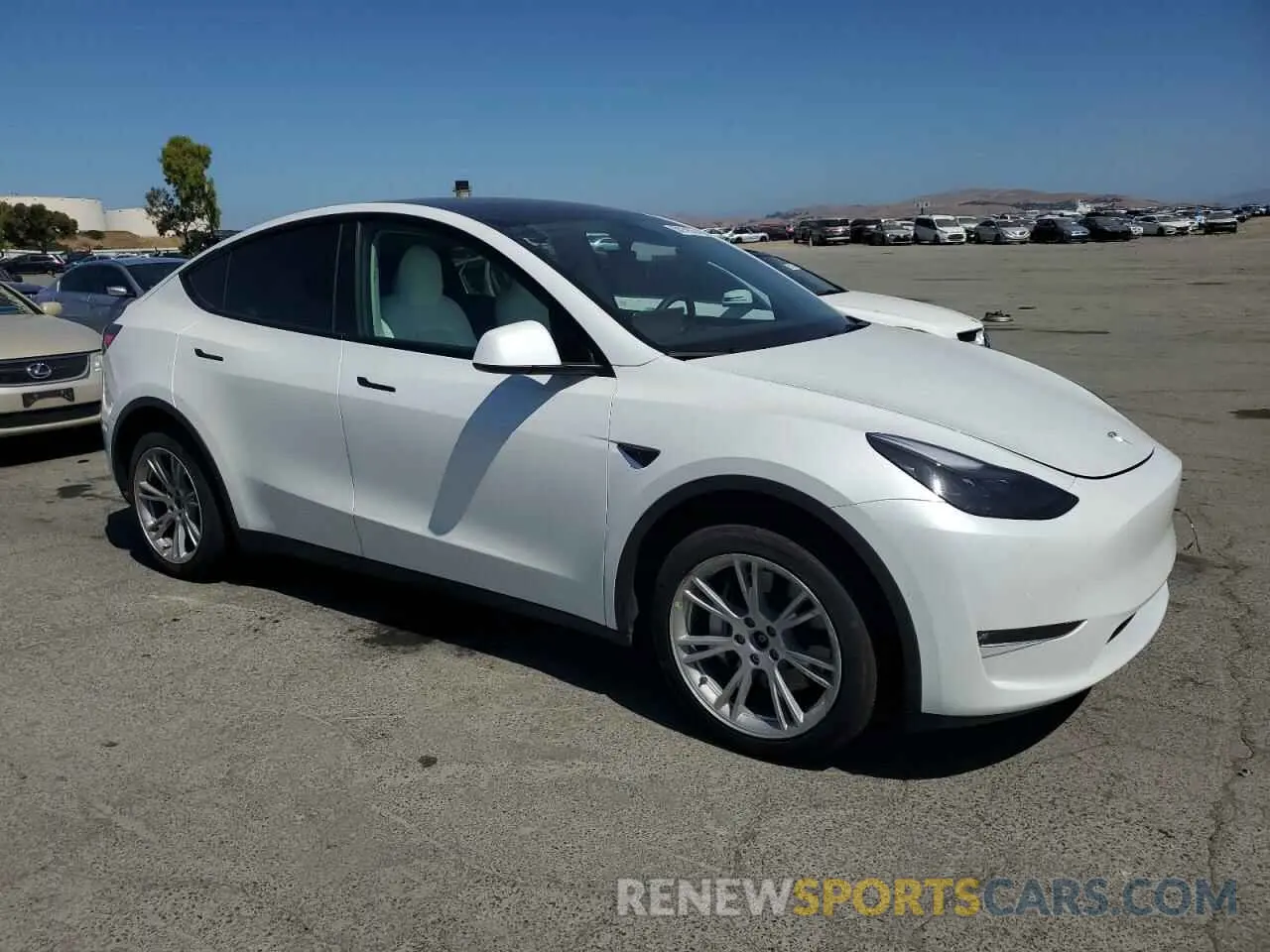 4 Photograph of a damaged car 7SAYGDEEXNF549582 TESLA MODEL Y 2022