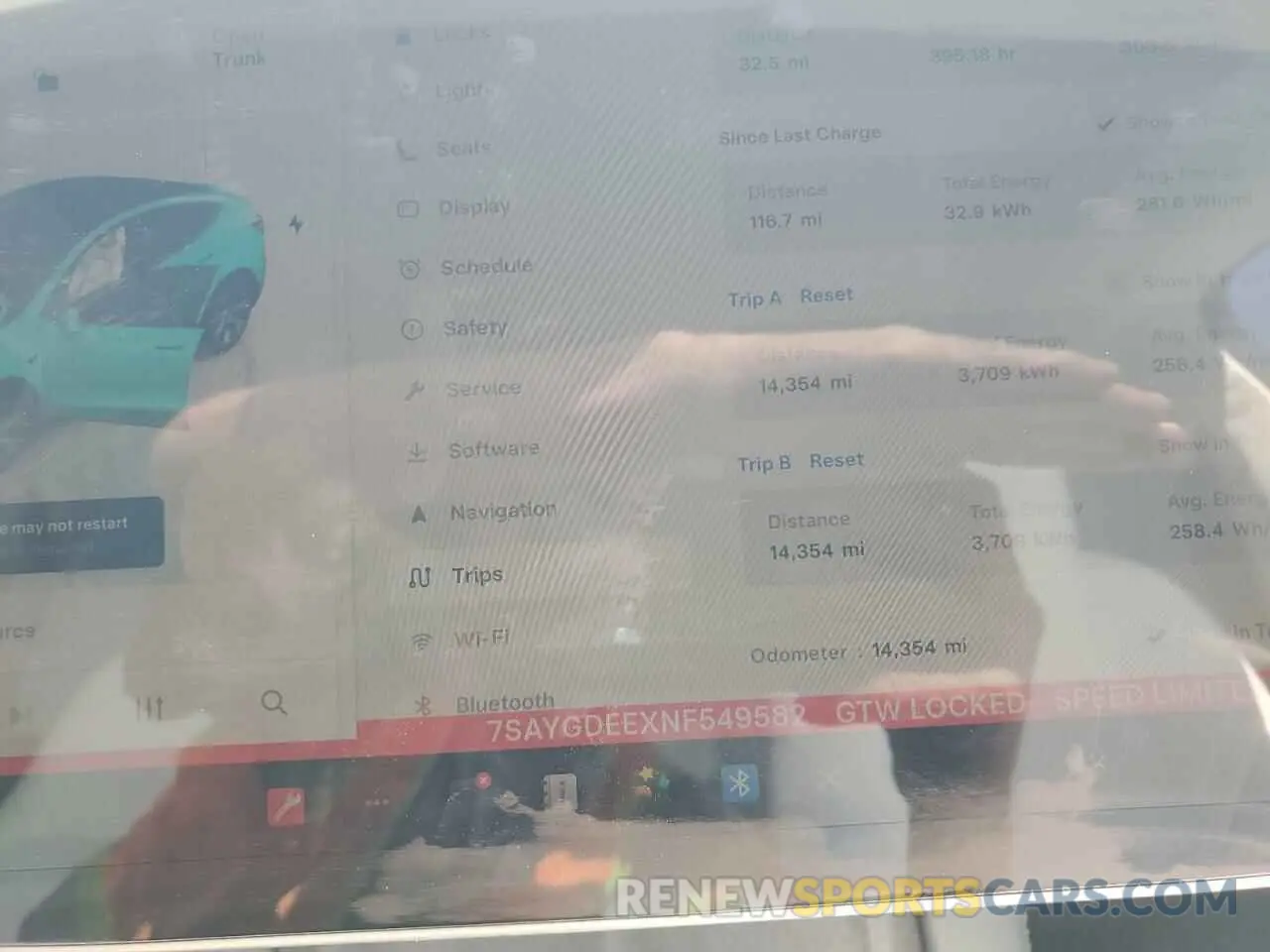 9 Photograph of a damaged car 7SAYGDEEXNF549582 TESLA MODEL Y 2022