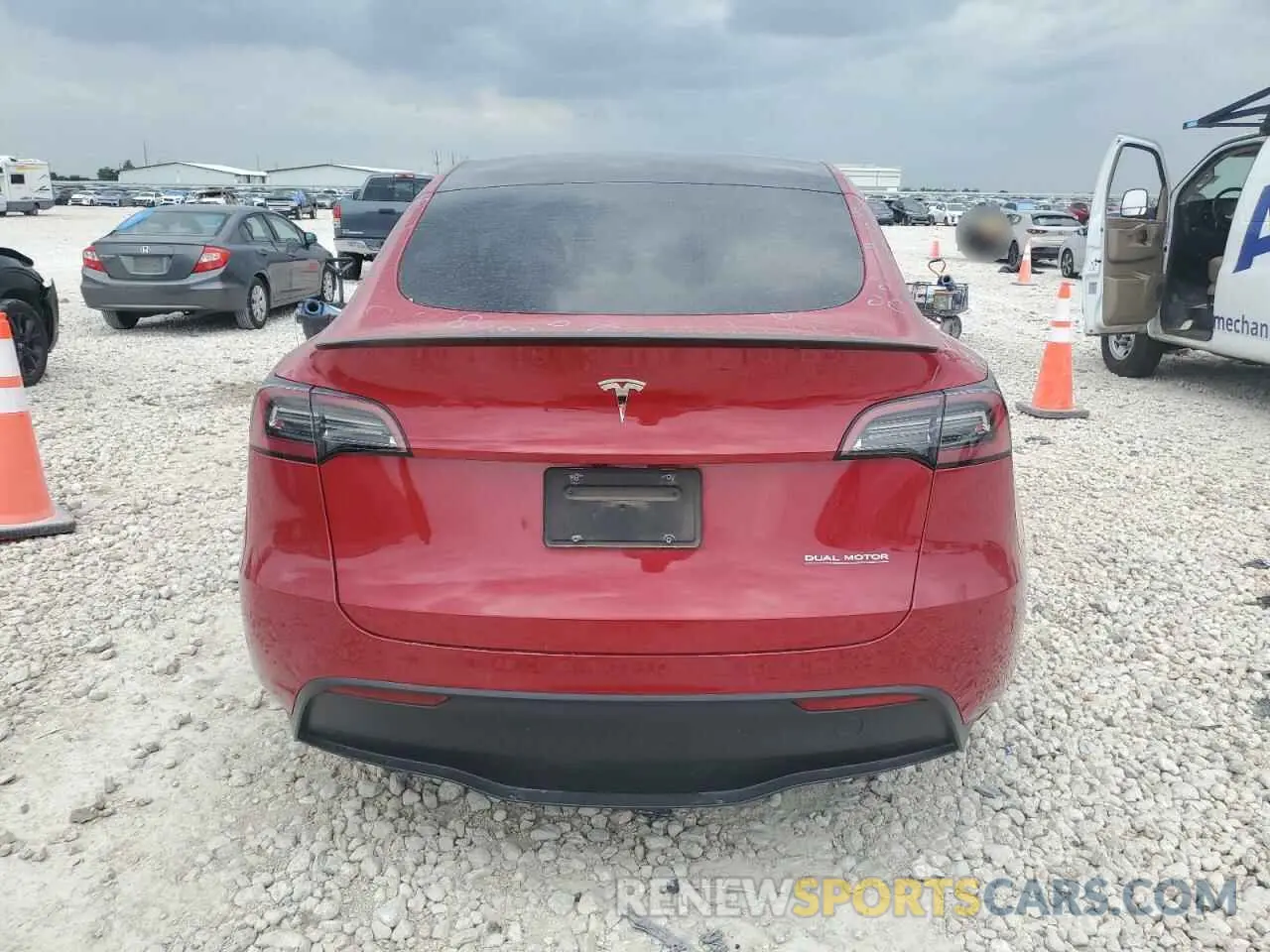 6 Photograph of a damaged car 7SAYGDEF0NF312799 TESLA MODEL Y 2022