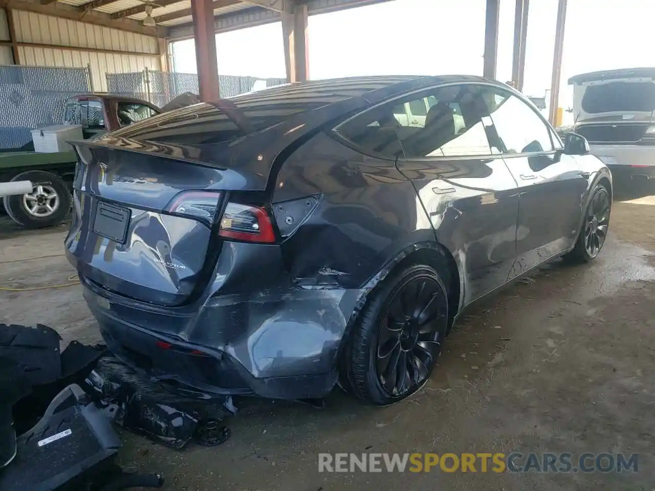 4 Photograph of a damaged car 7SAYGDEF0NF326511 TESLA MODEL Y 2022