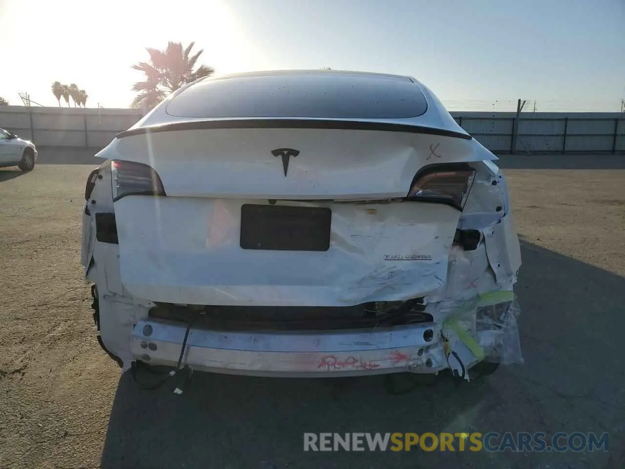 6 Photograph of a damaged car 7SAYGDEF0NF397241 TESLA MODEL Y 2022