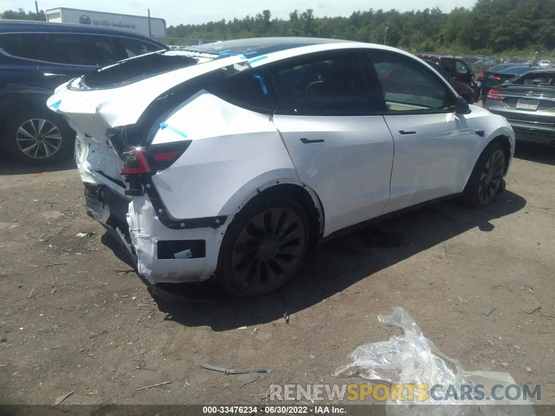 4 Photograph of a damaged car 7SAYGDEF0NF397756 TESLA MODEL Y 2022