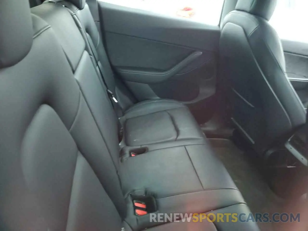 11 Photograph of a damaged car 7SAYGDEF0NF398289 TESLA MODEL Y 2022