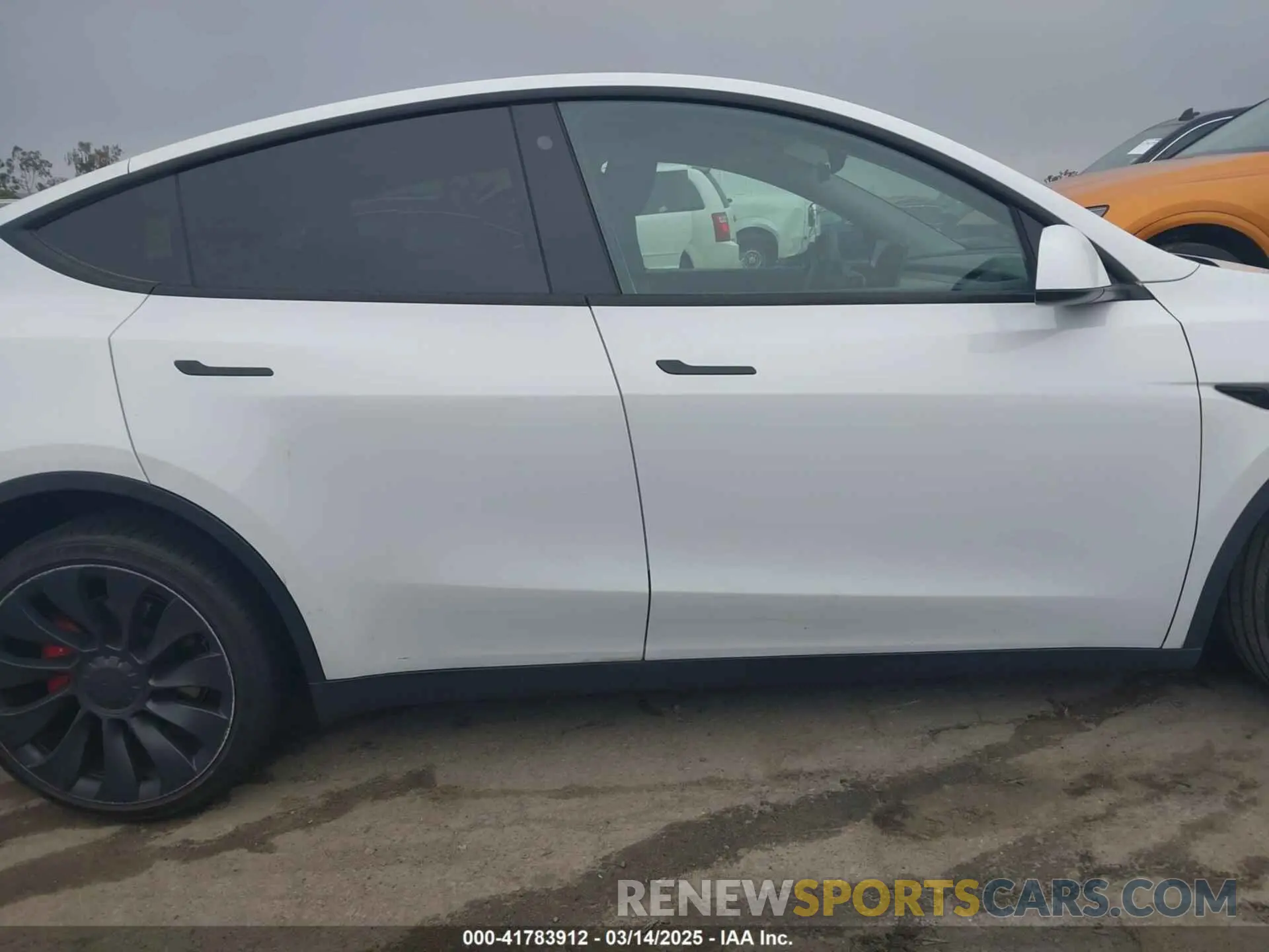 13 Photograph of a damaged car 7SAYGDEF0NF400560 TESLA MODEL Y 2022