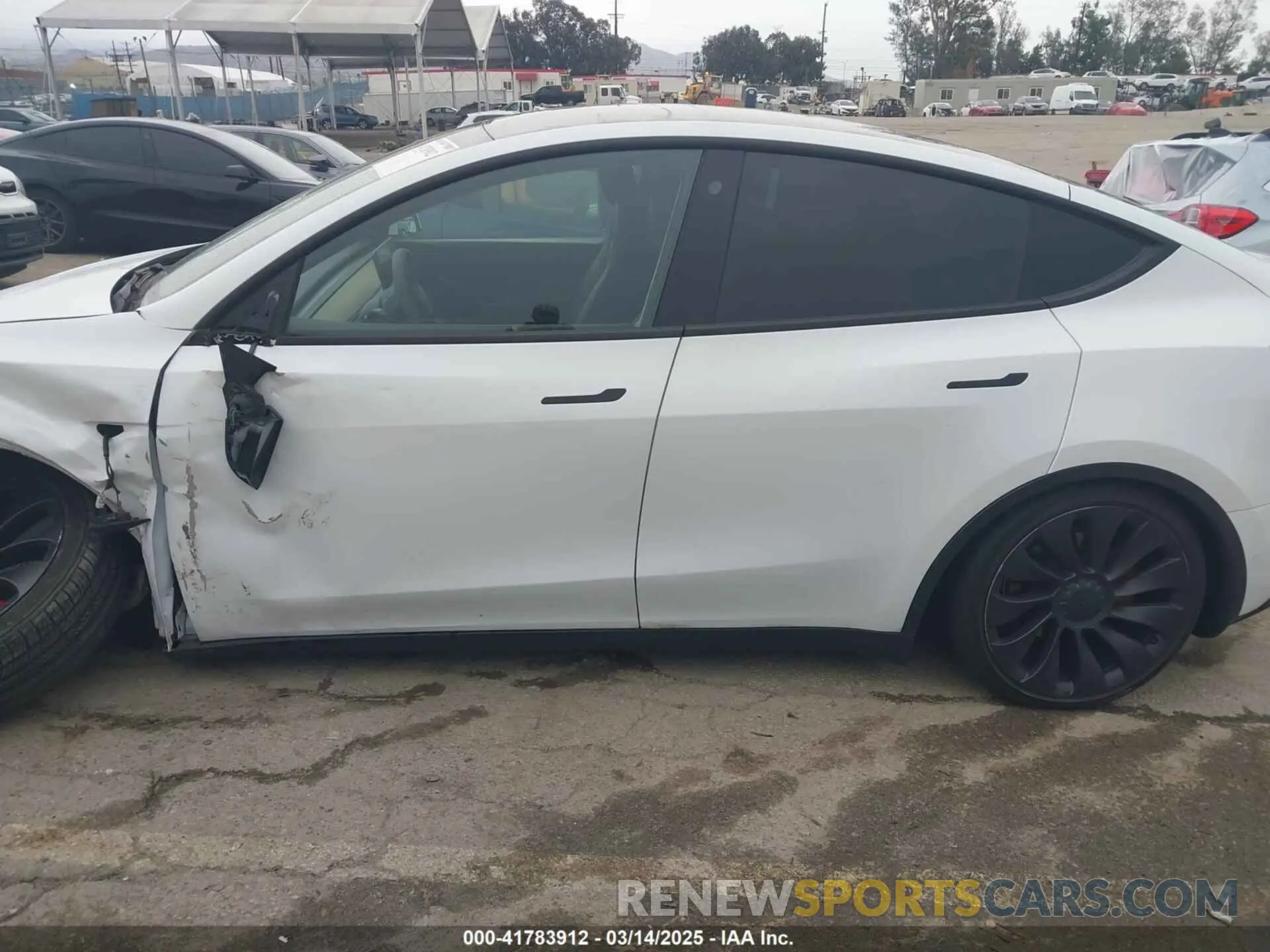 14 Photograph of a damaged car 7SAYGDEF0NF400560 TESLA MODEL Y 2022