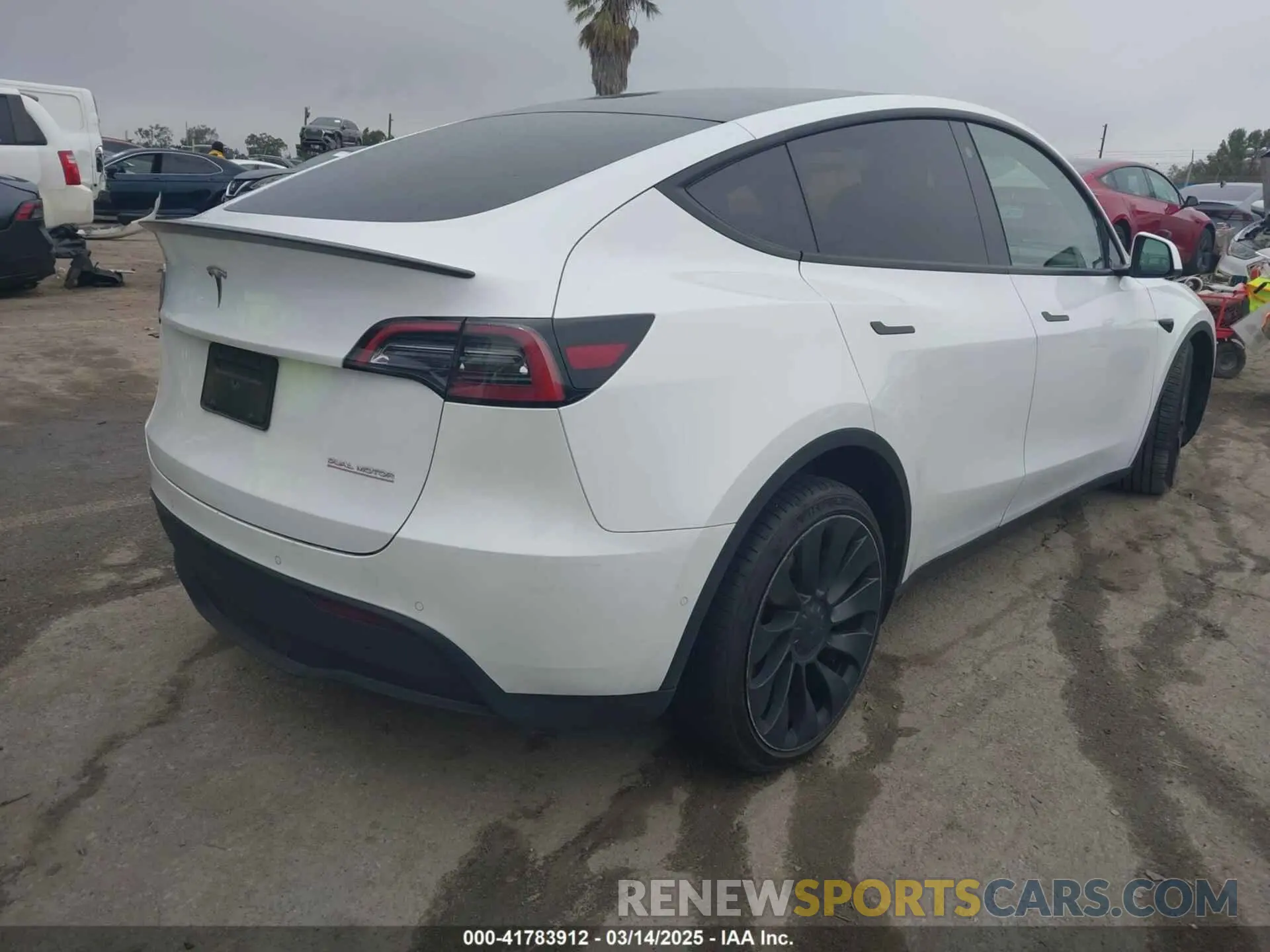 4 Photograph of a damaged car 7SAYGDEF0NF400560 TESLA MODEL Y 2022
