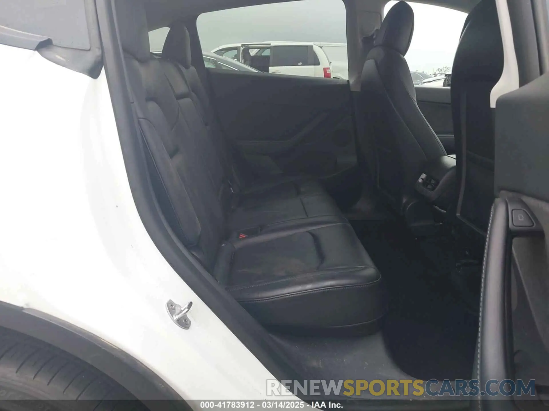 8 Photograph of a damaged car 7SAYGDEF0NF400560 TESLA MODEL Y 2022