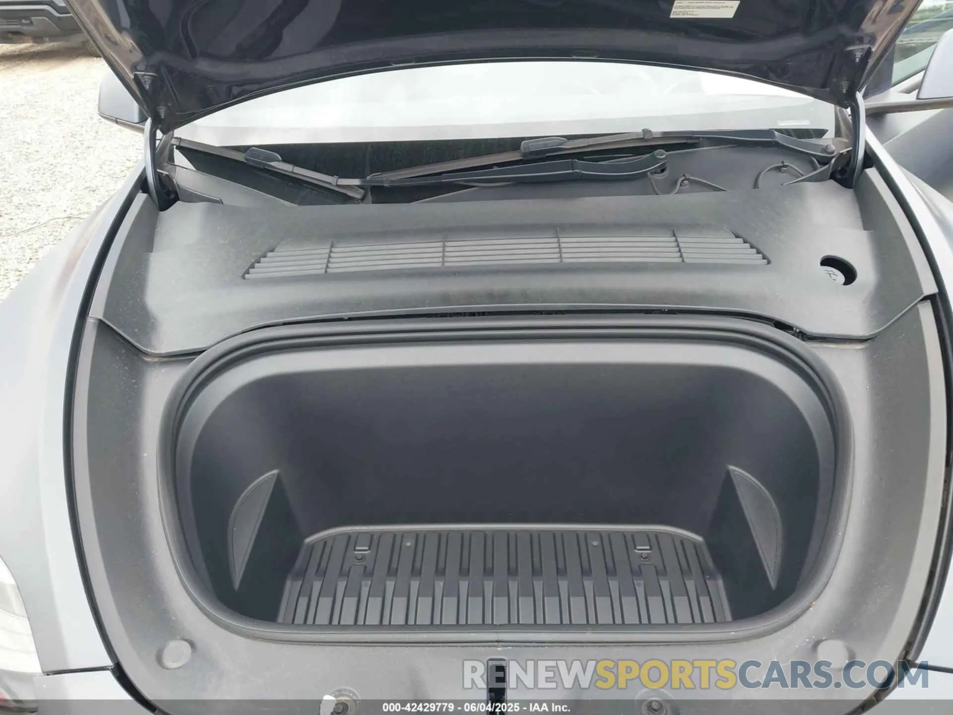 10 Photograph of a damaged car 7SAYGDEF0NF446700 TESLA MODEL Y 2022