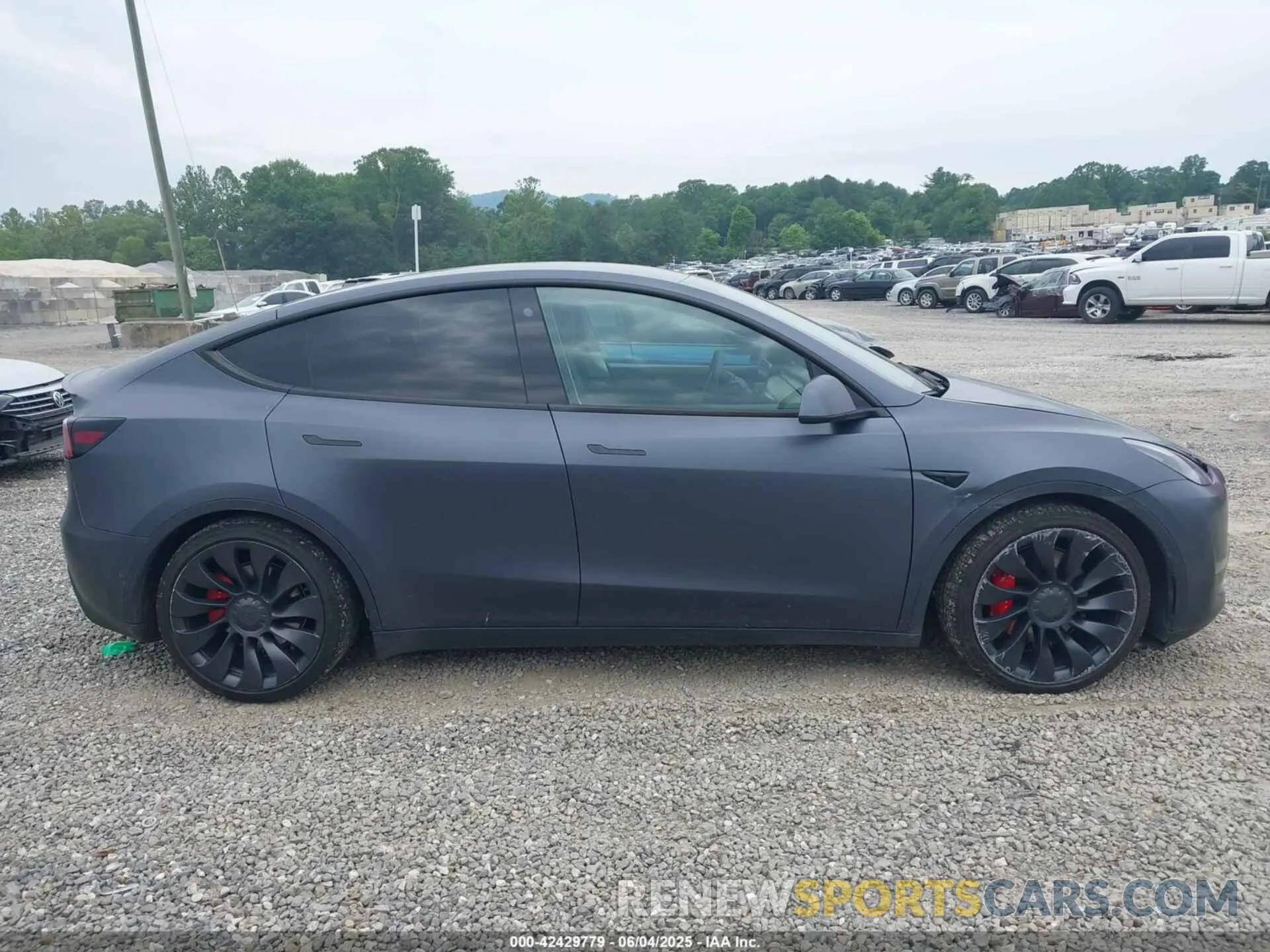 13 Photograph of a damaged car 7SAYGDEF0NF446700 TESLA MODEL Y 2022