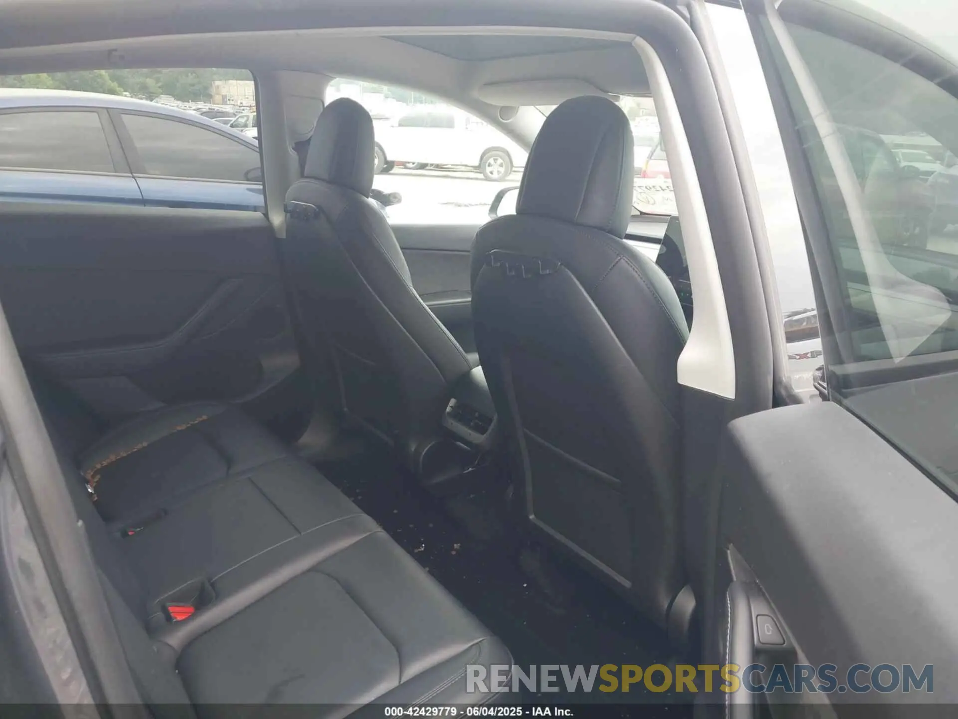 8 Photograph of a damaged car 7SAYGDEF0NF446700 TESLA MODEL Y 2022
