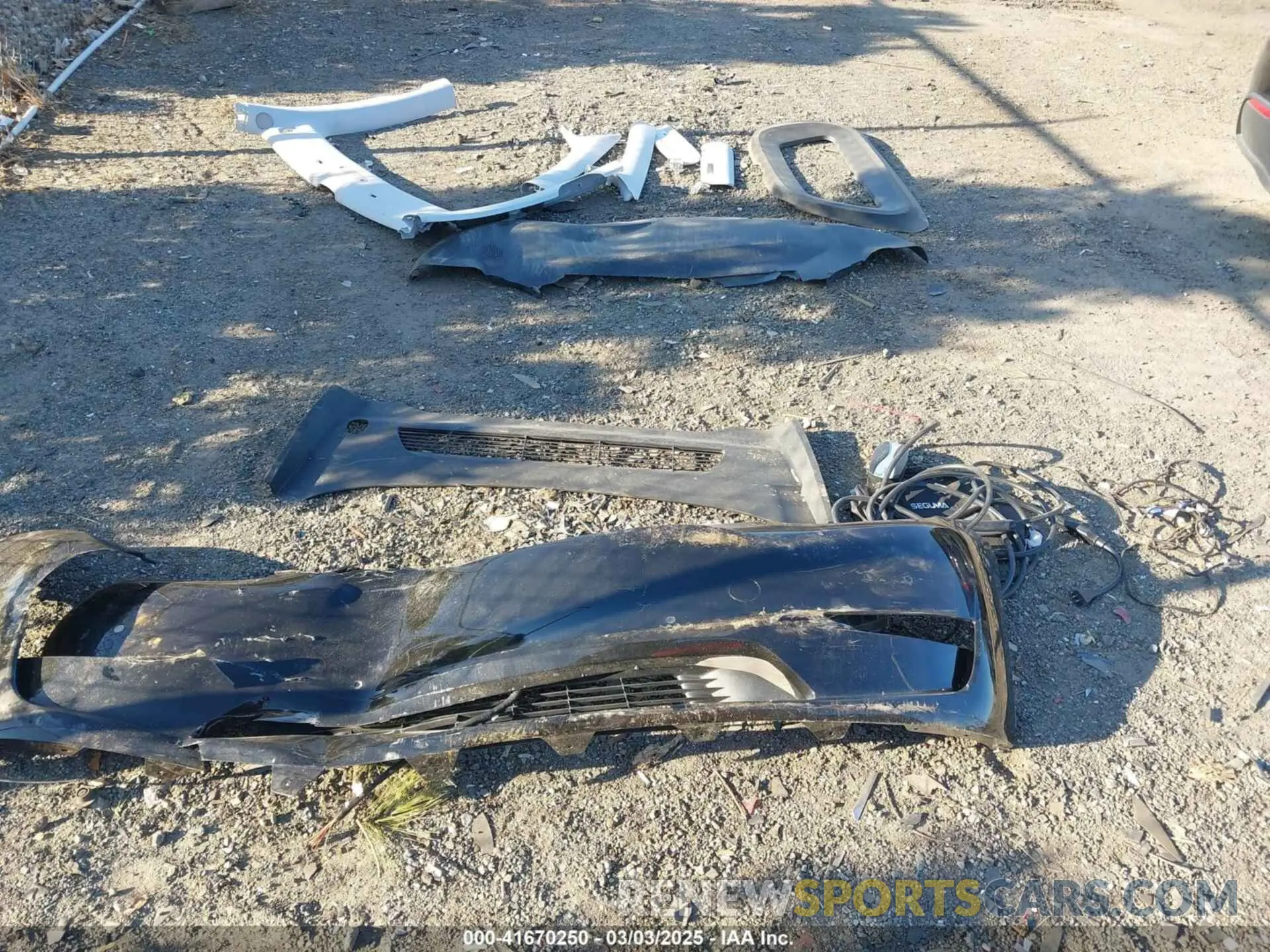 12 Photograph of a damaged car 7SAYGDEF0NF447460 TESLA MODEL Y 2022