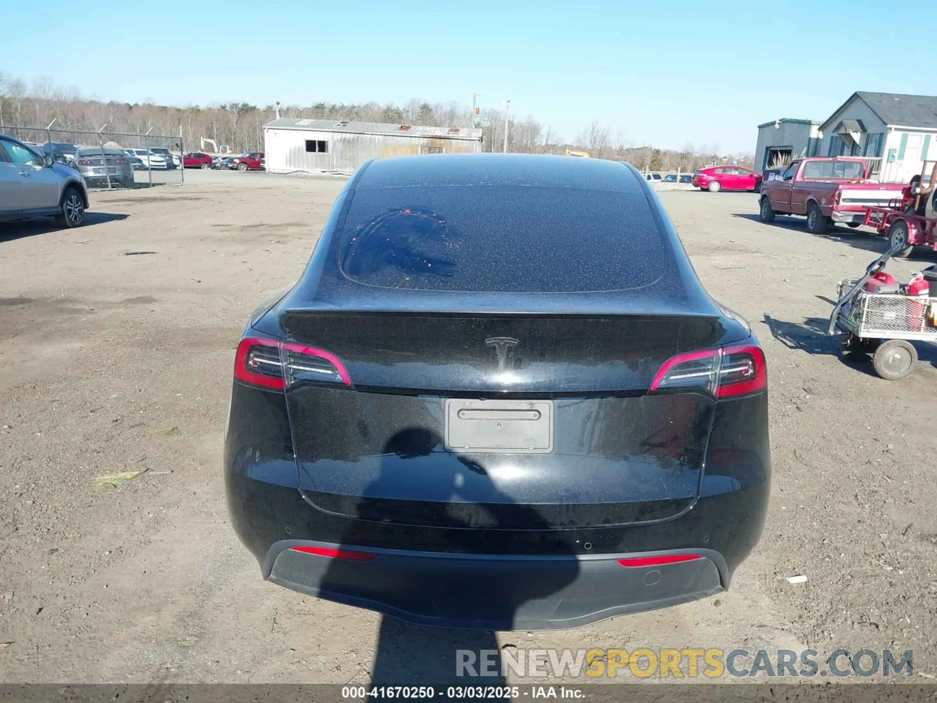 17 Photograph of a damaged car 7SAYGDEF0NF447460 TESLA MODEL Y 2022
