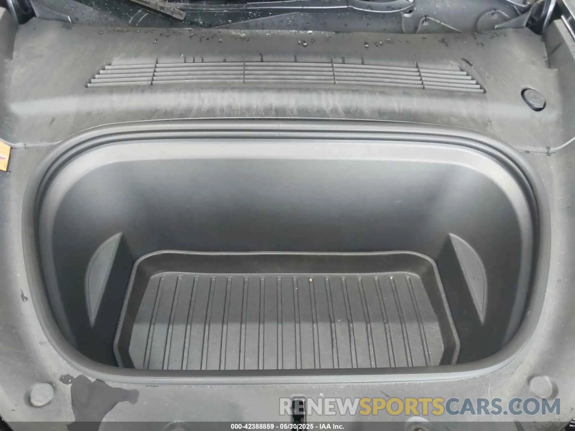 10 Photograph of a damaged car 7SAYGDEF0NF451010 TESLA MODEL Y 2022