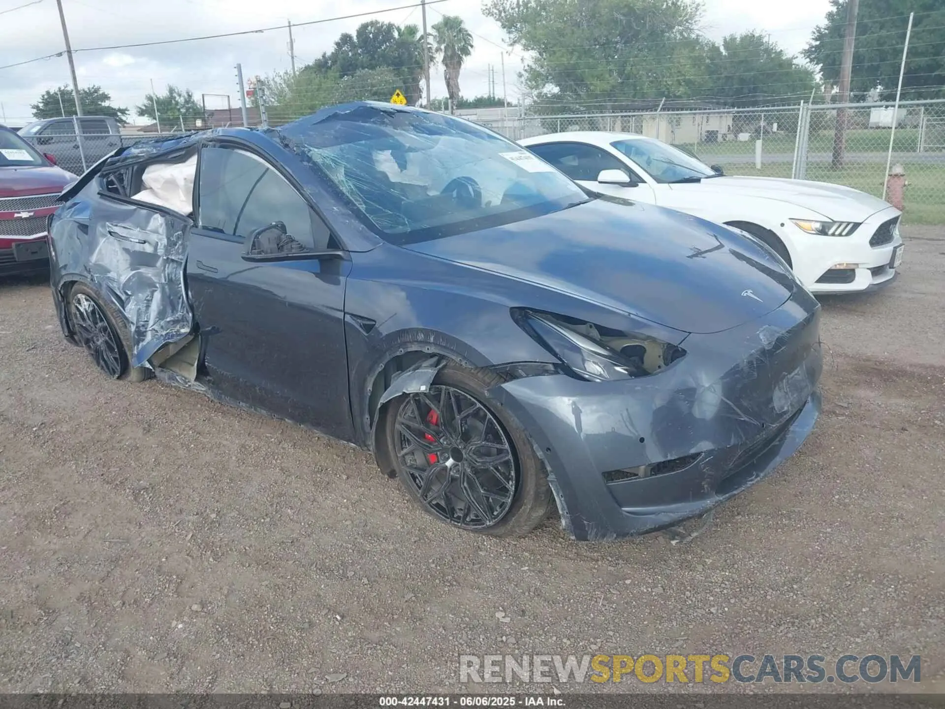 1 Photograph of a damaged car 7SAYGDEF0NF451671 TESLA MODEL Y 2022