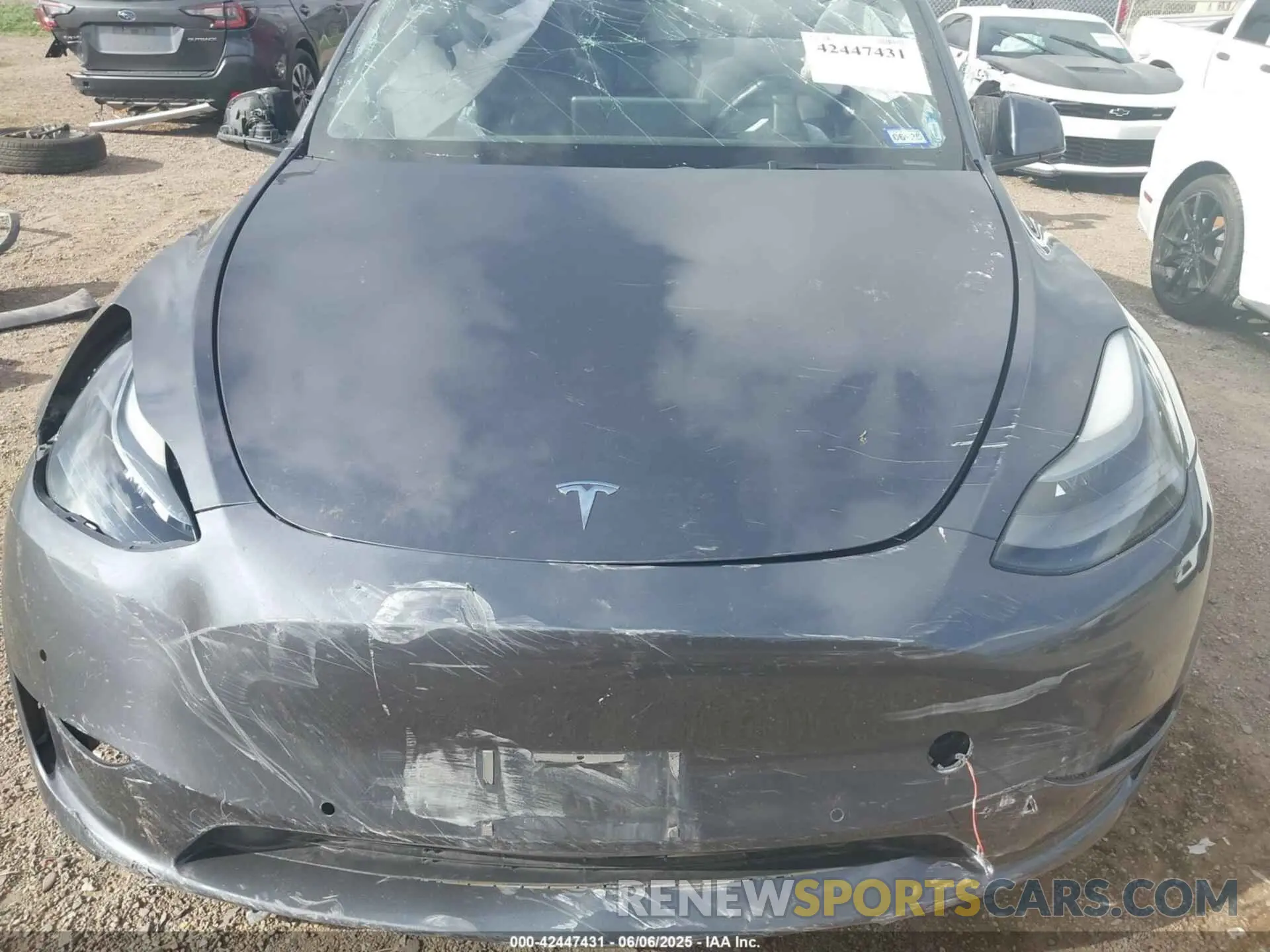 10 Photograph of a damaged car 7SAYGDEF0NF451671 TESLA MODEL Y 2022