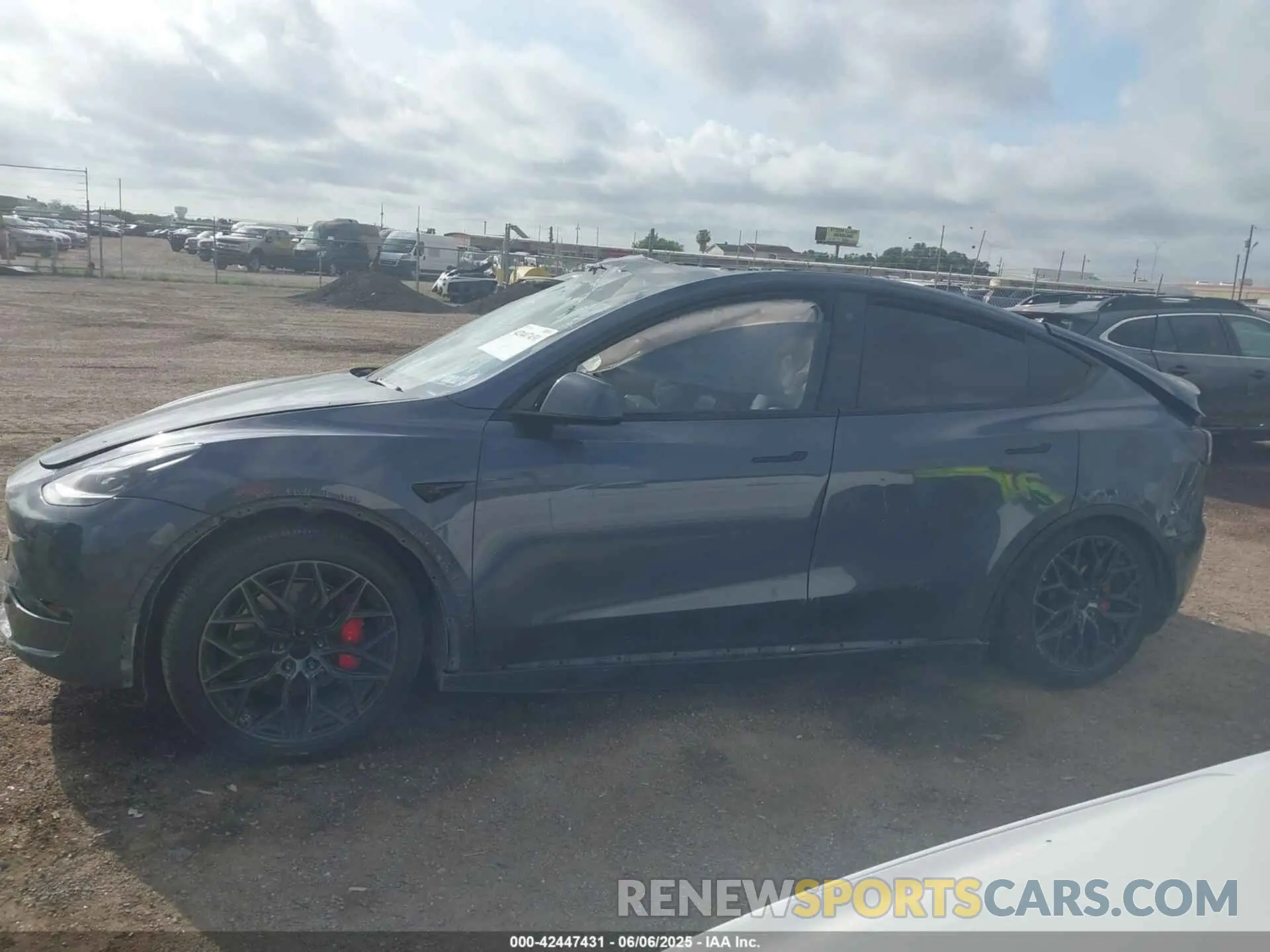 14 Photograph of a damaged car 7SAYGDEF0NF451671 TESLA MODEL Y 2022